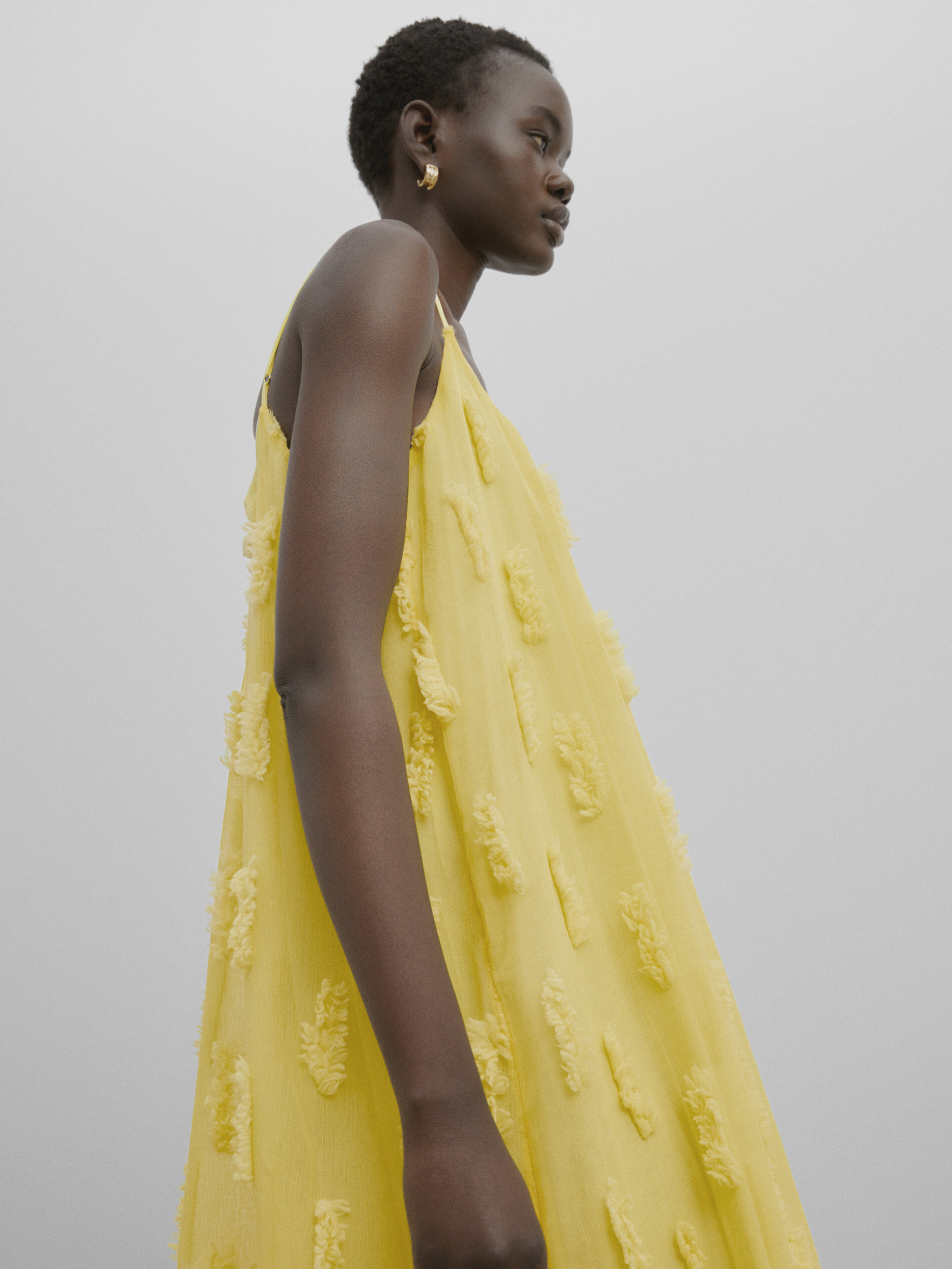 Vestido largo relieve -Studio - AMARILLO
