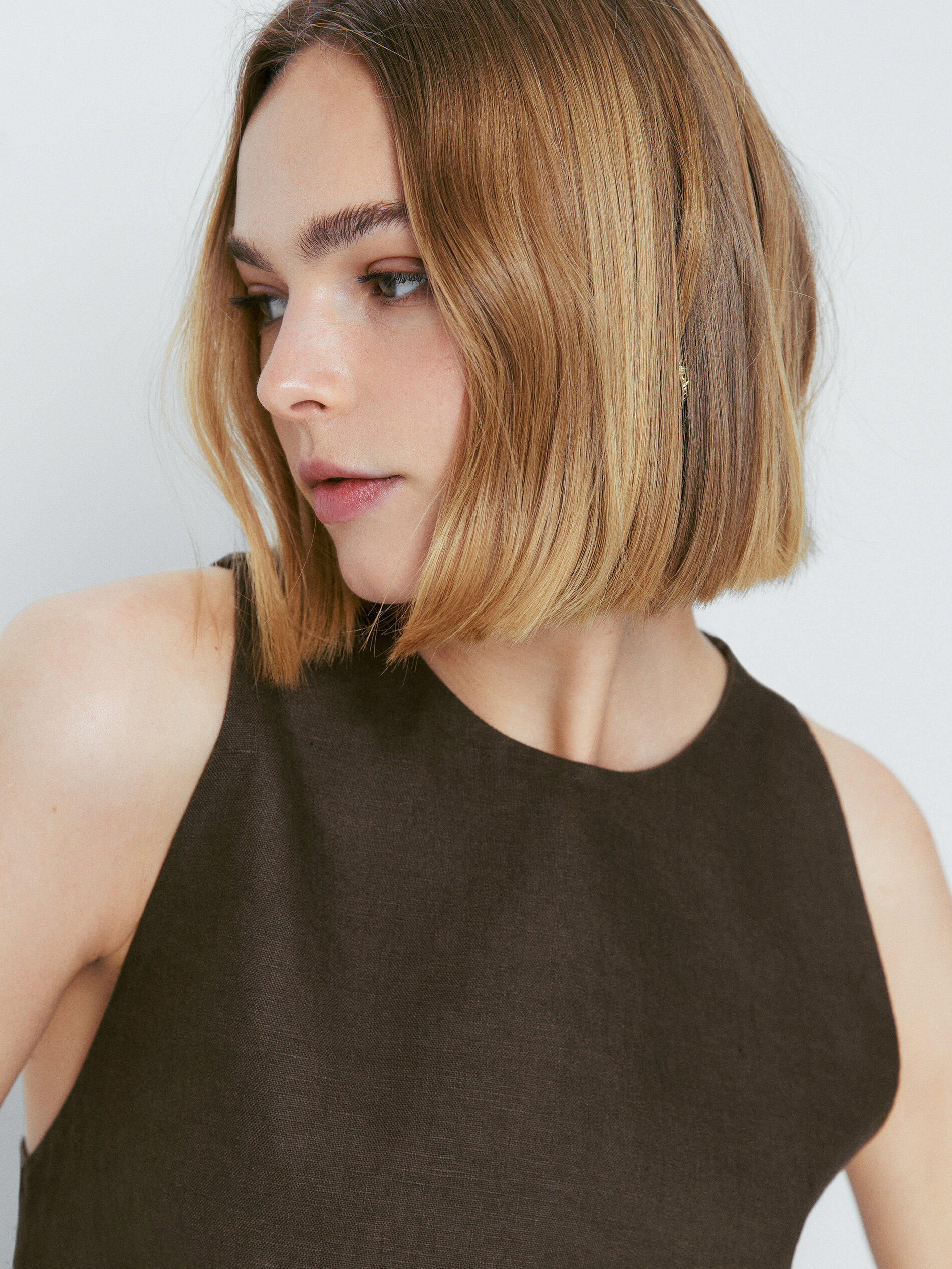 Top lino espalda cruzada - KAKI