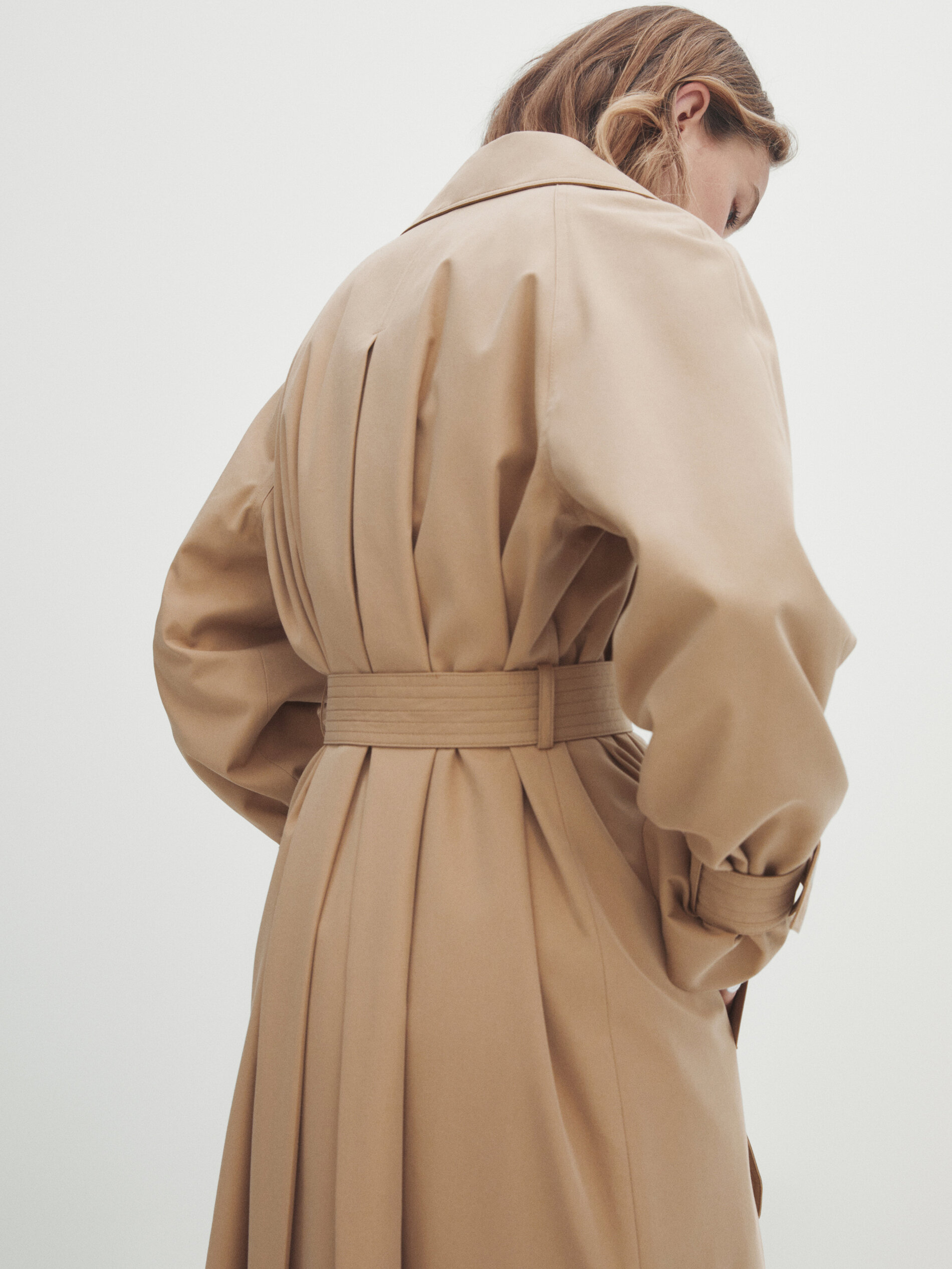 Gabardina fluida cinturón - BEIGE