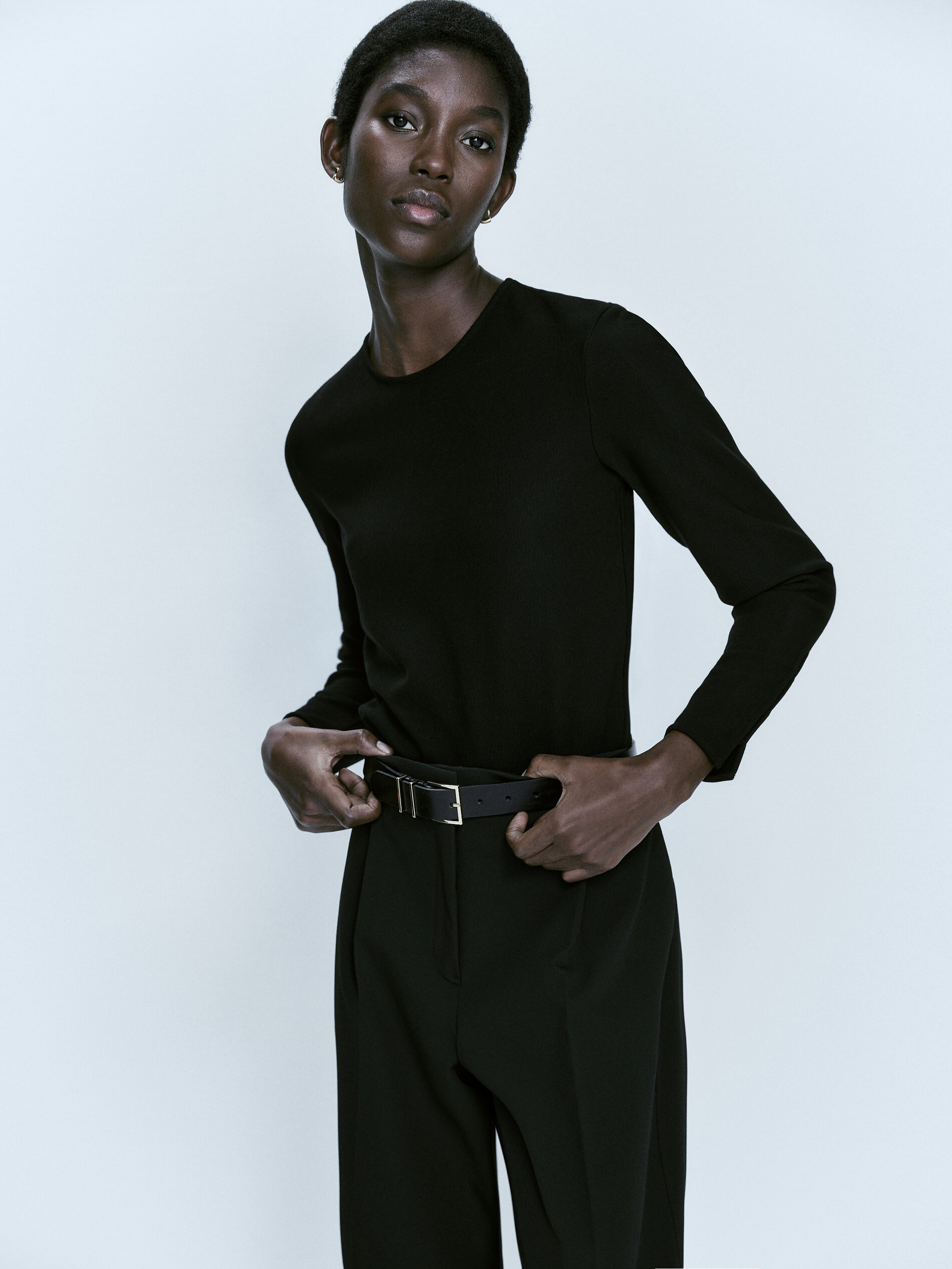 Camiseta manga larga abertura aros - NEGRO