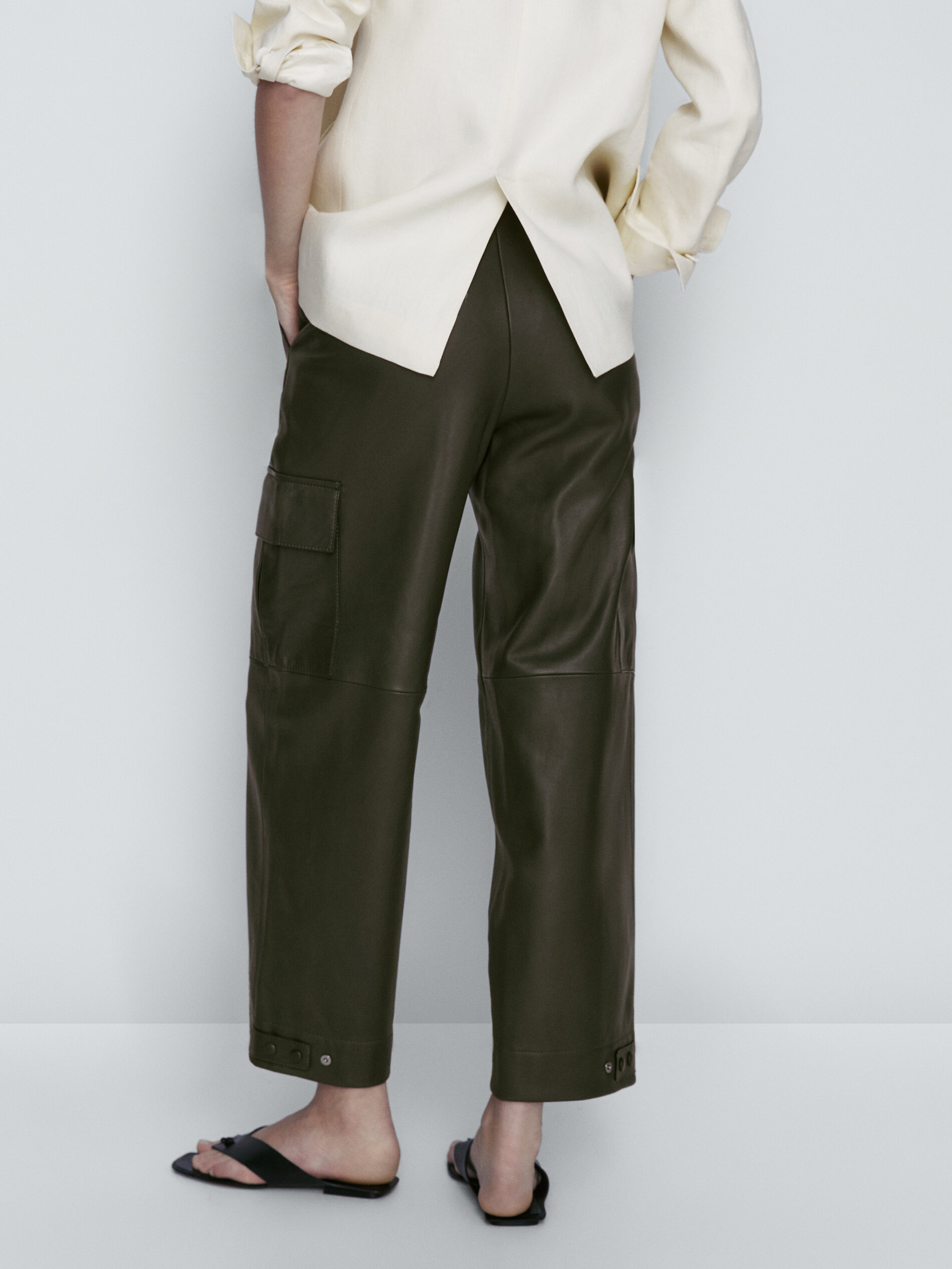 Pantalón piel napa cargo - VERDE