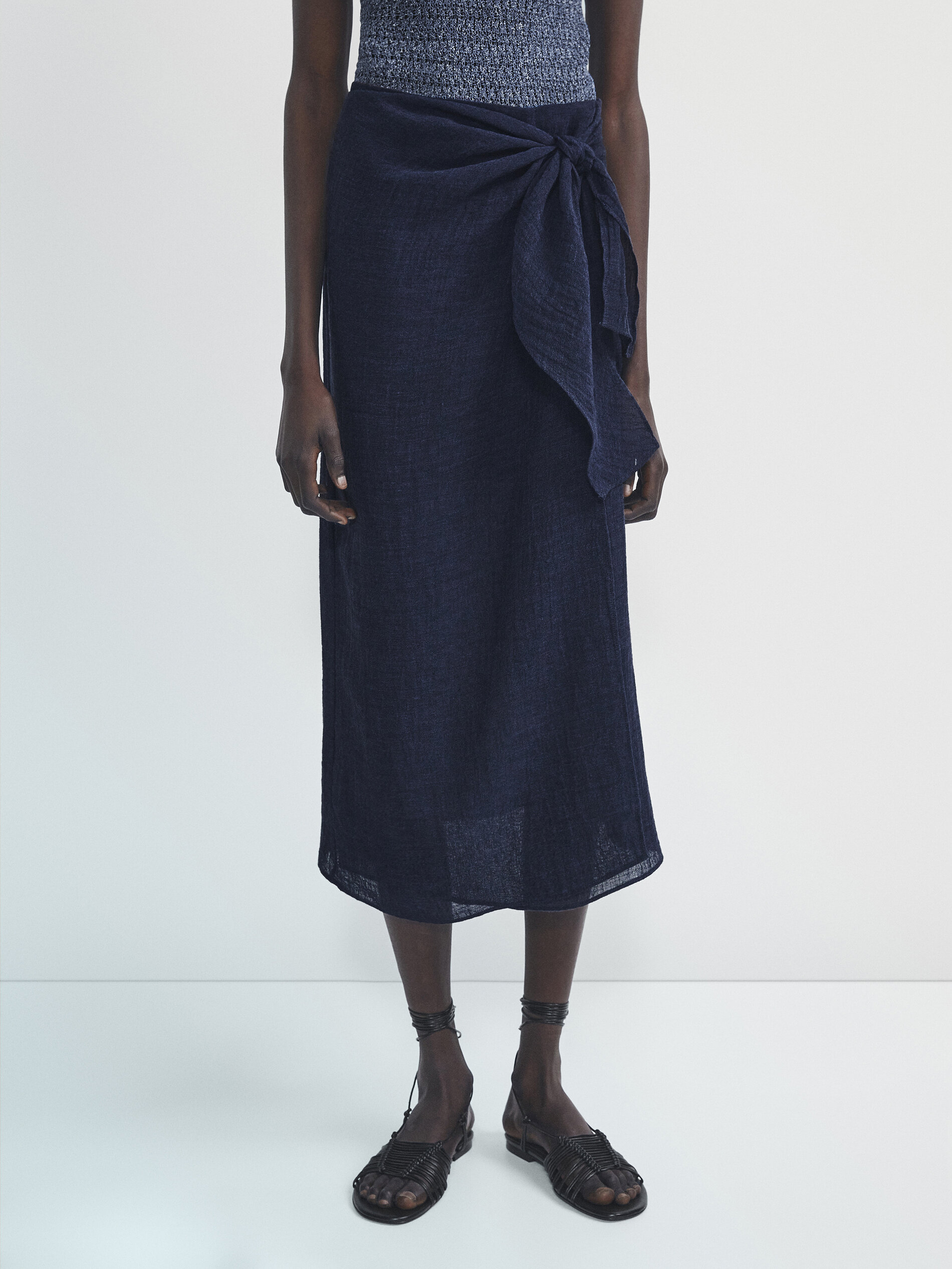 Falda midi pareo gofrada - AZUL