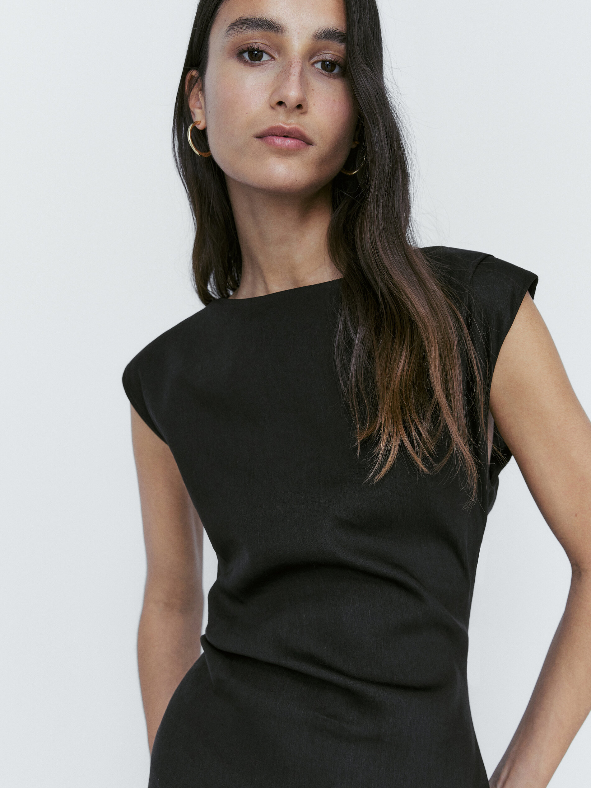 Vestido mezcla lino frunce lateral - NEGRO