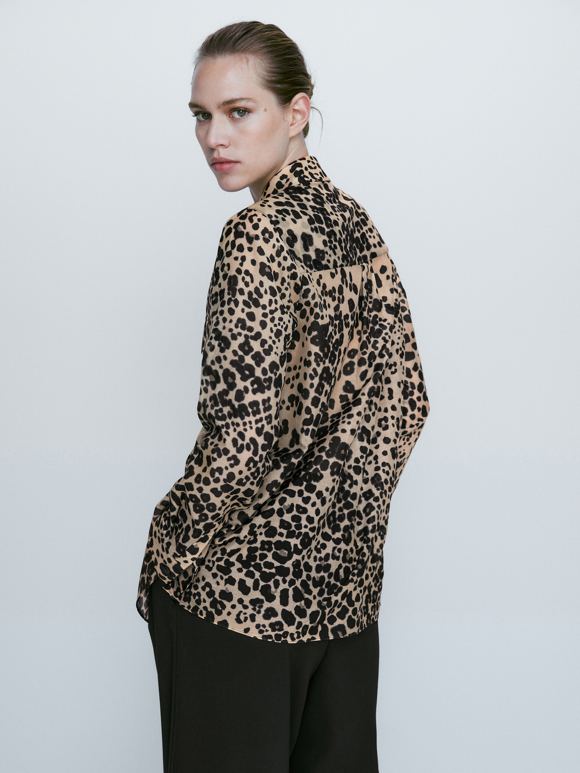 Camisa estampado animal bolsillos - MARRÓN