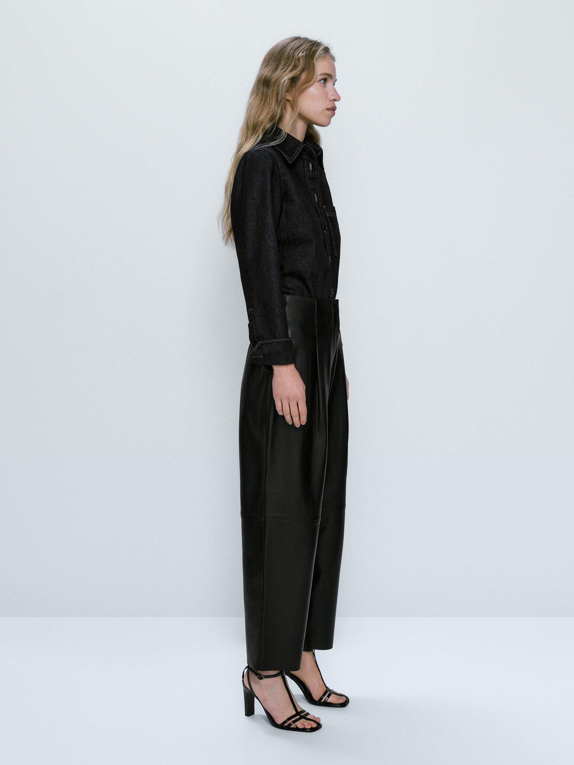 Pantalón piel napa pinzas - NEGRO