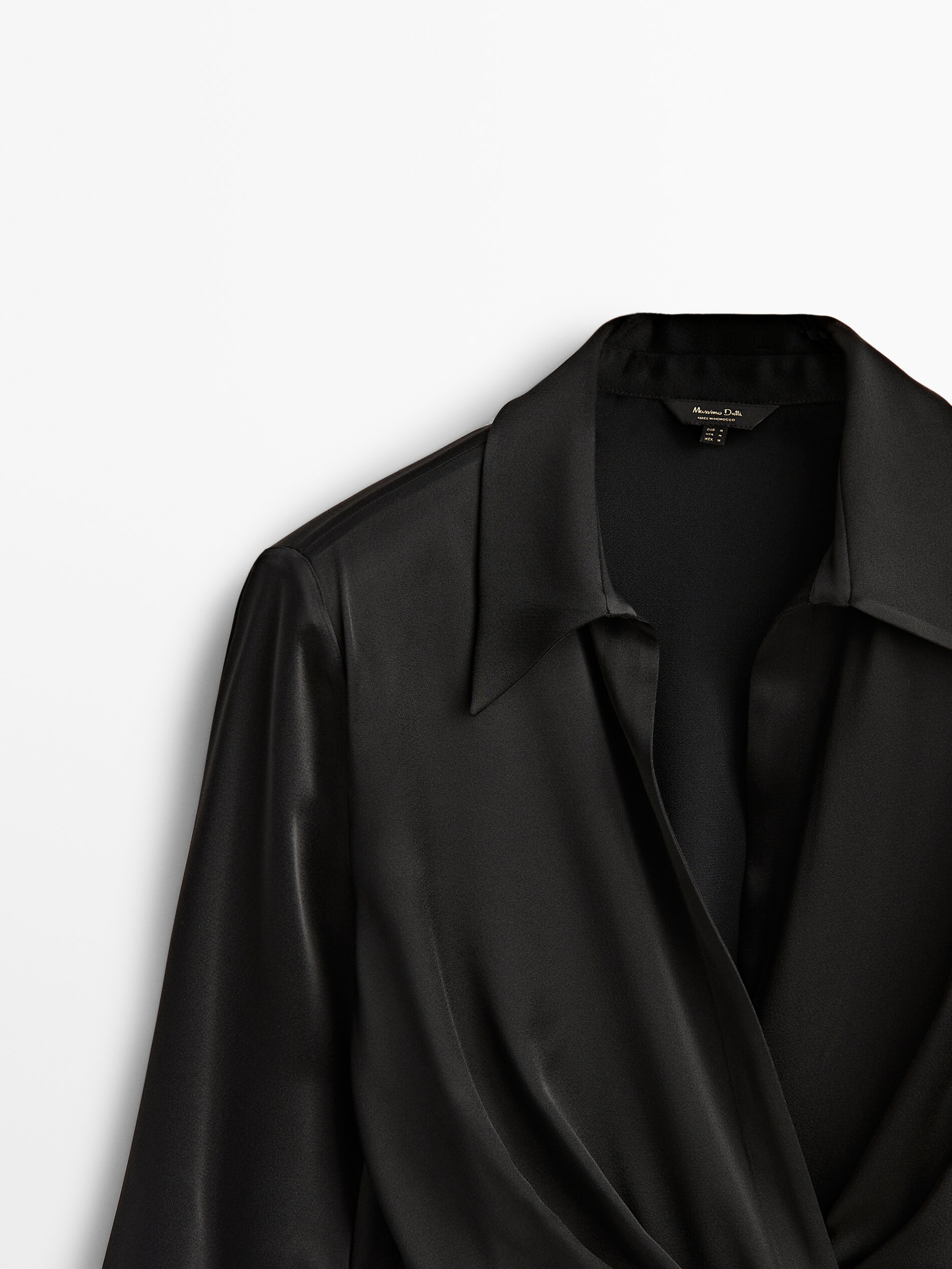 Vestido corto cruzado satinado - NEGRO