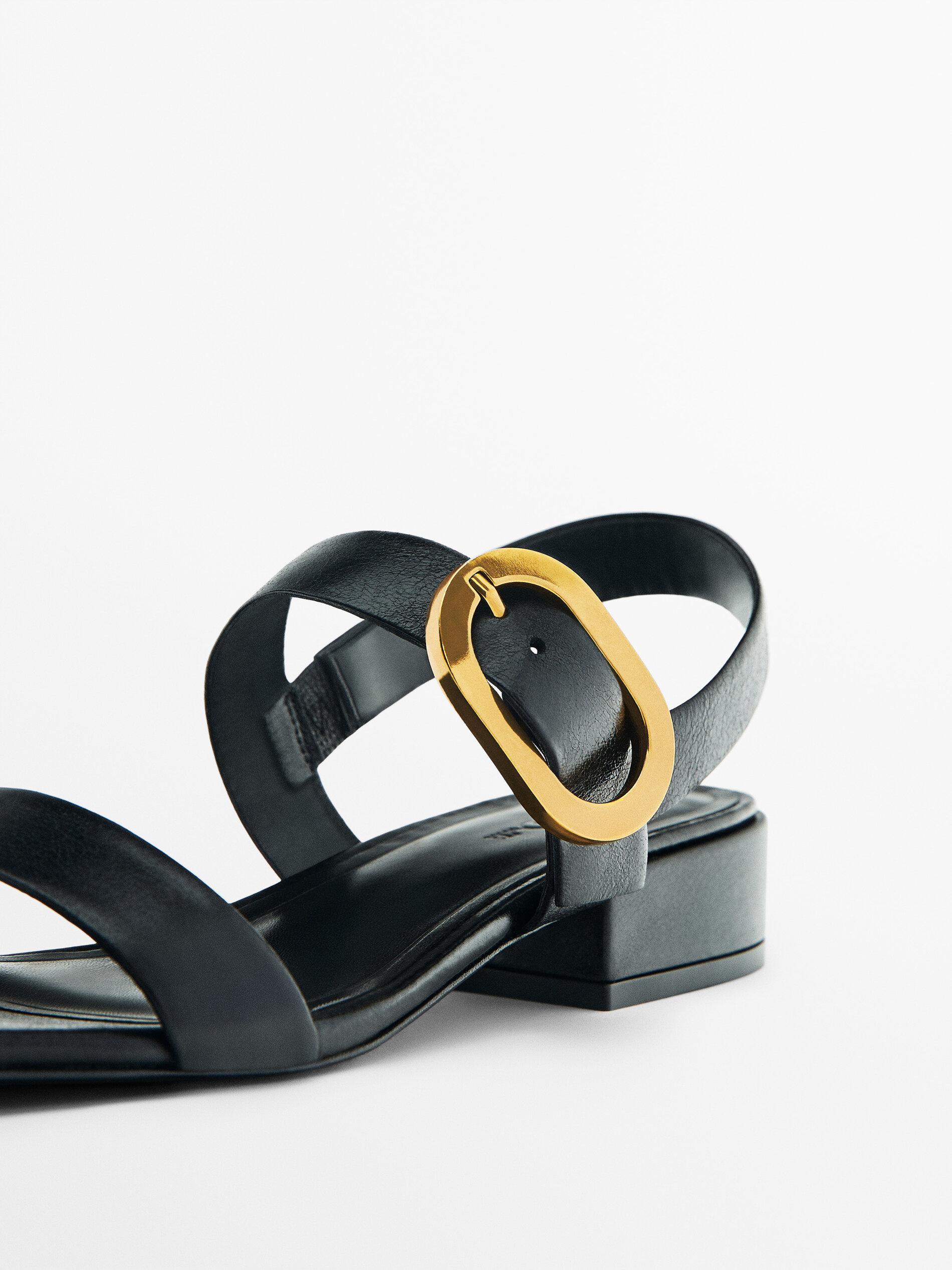 Sandalia tacón piel detalle hebilla - NEGRO
