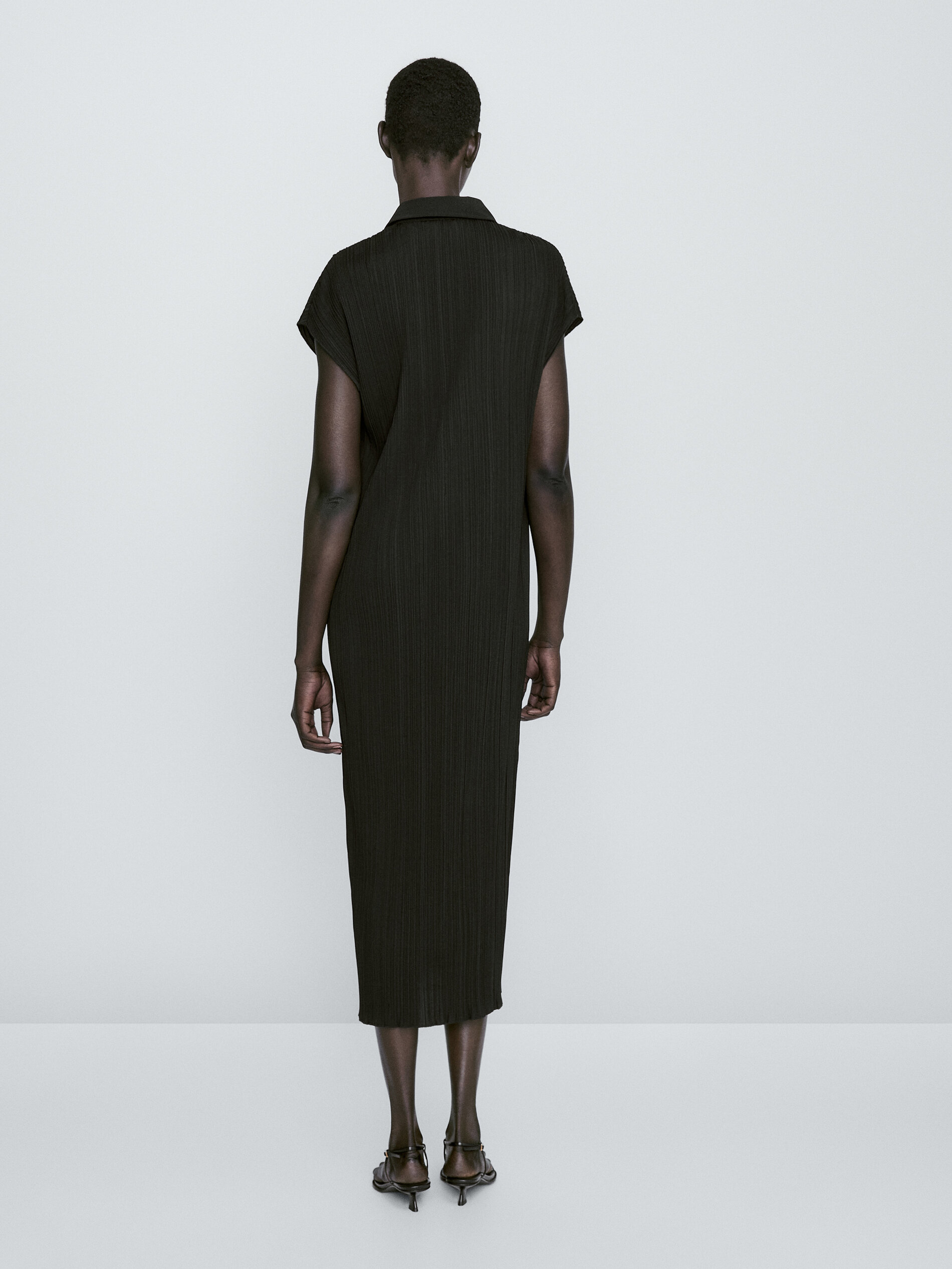 Vestido polo plisado - NEGRO
