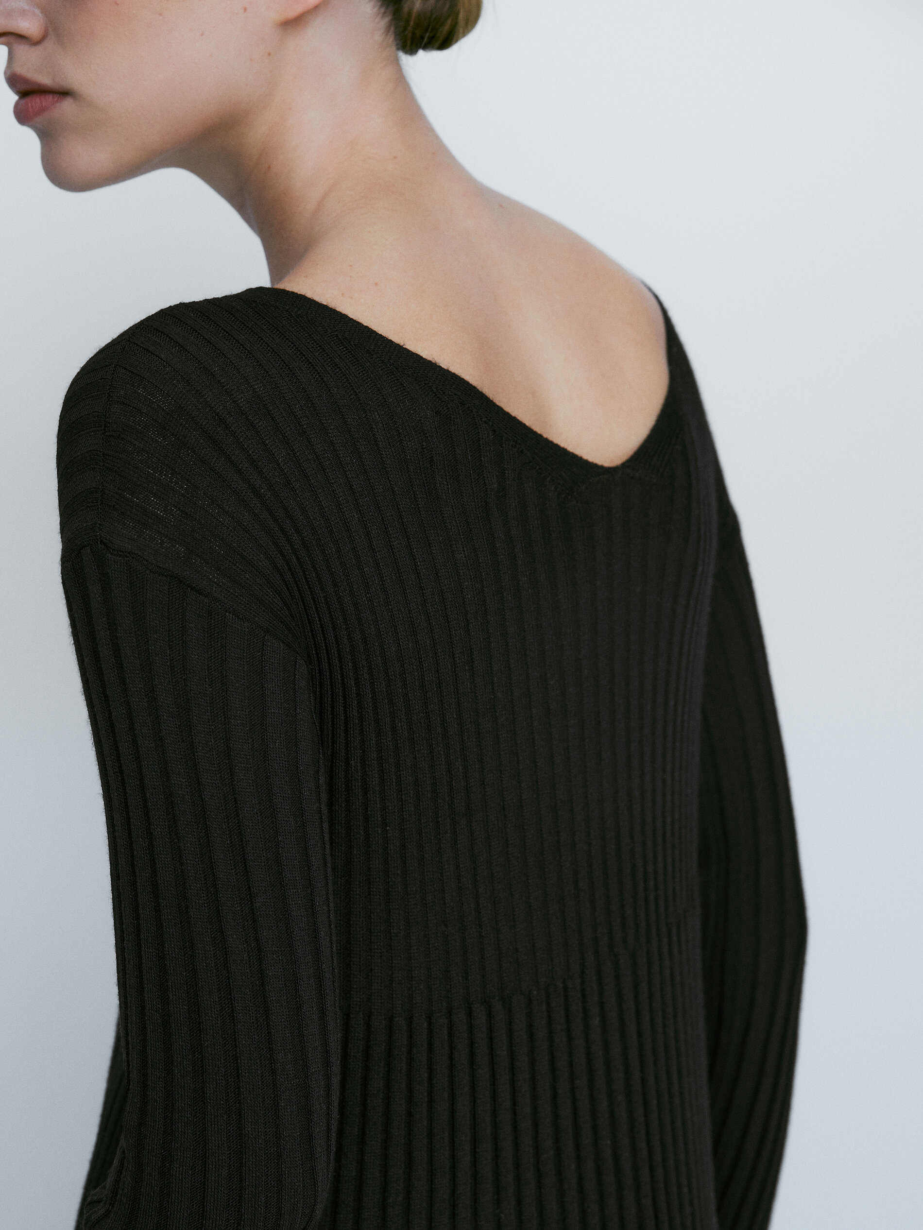 Vestido largo canalé negro cuello pico - NEGRO