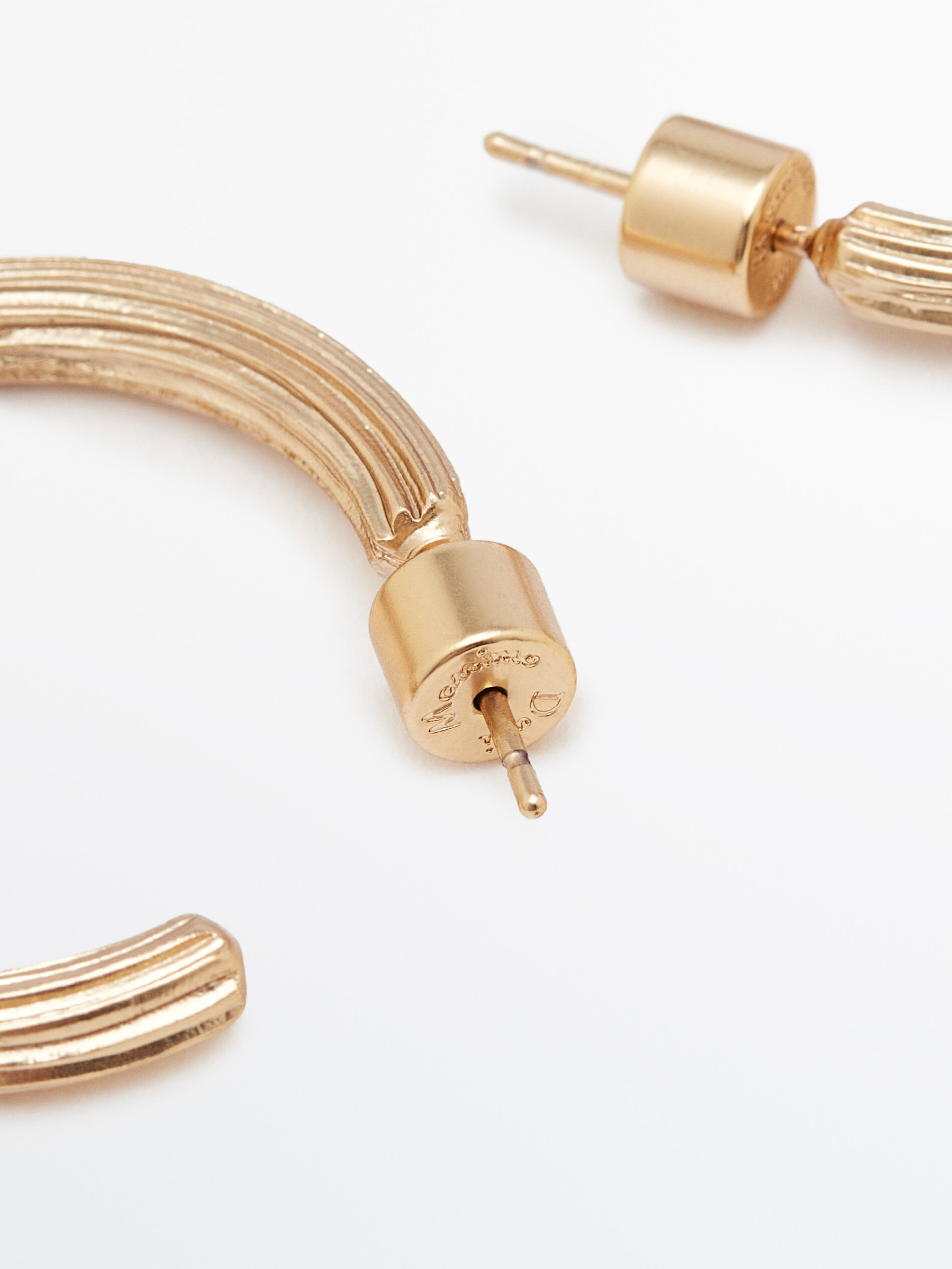 Pendientes aros medianos textura baño oro - DORADO