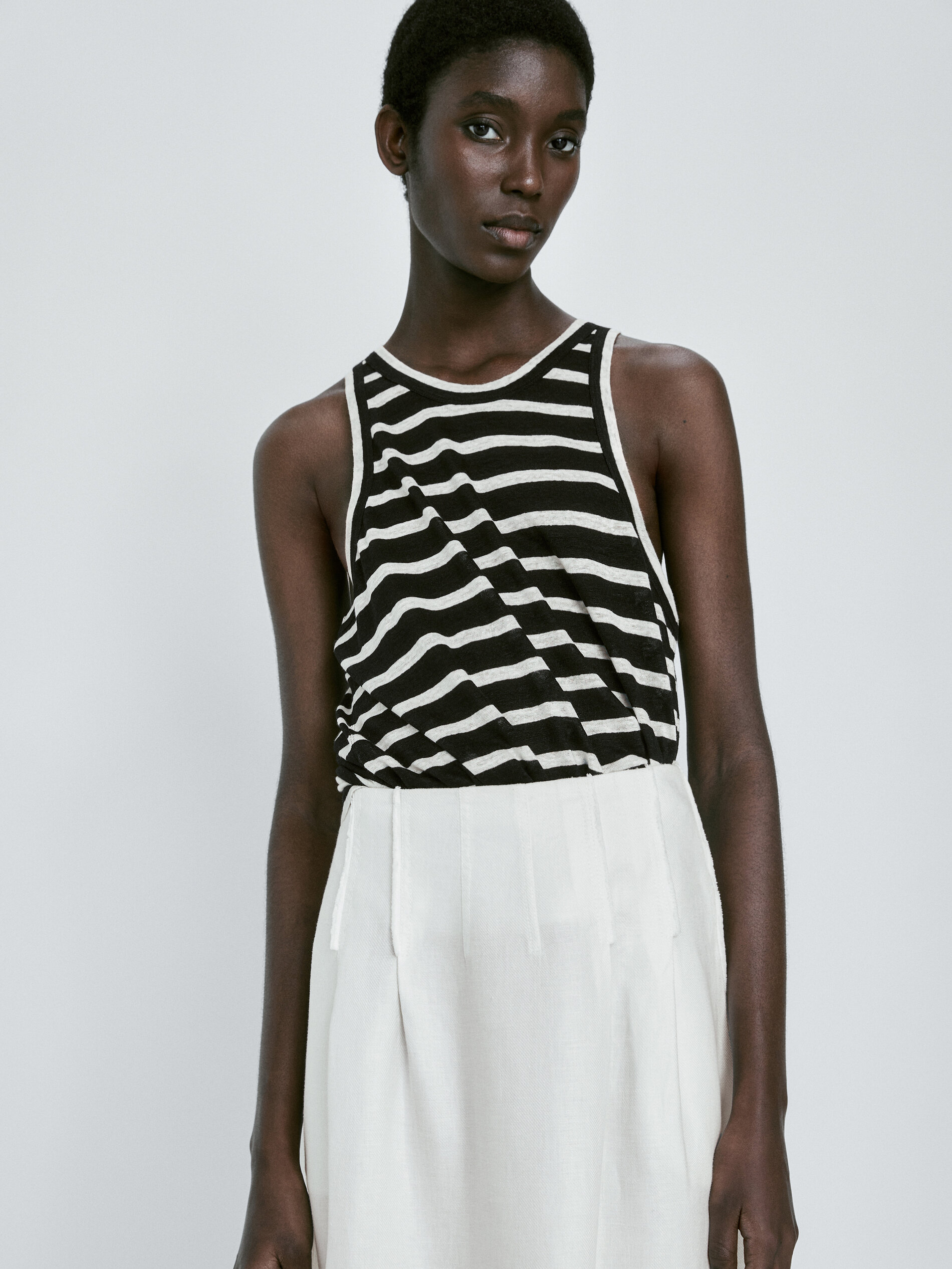 Falda midi lino pinzas detalle costuras - BLANCO