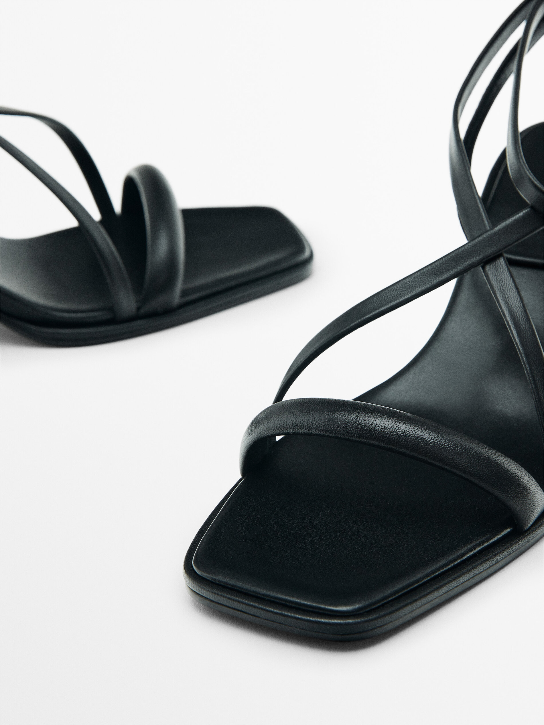 Sandalia tiras tacón ancho - NEGRO