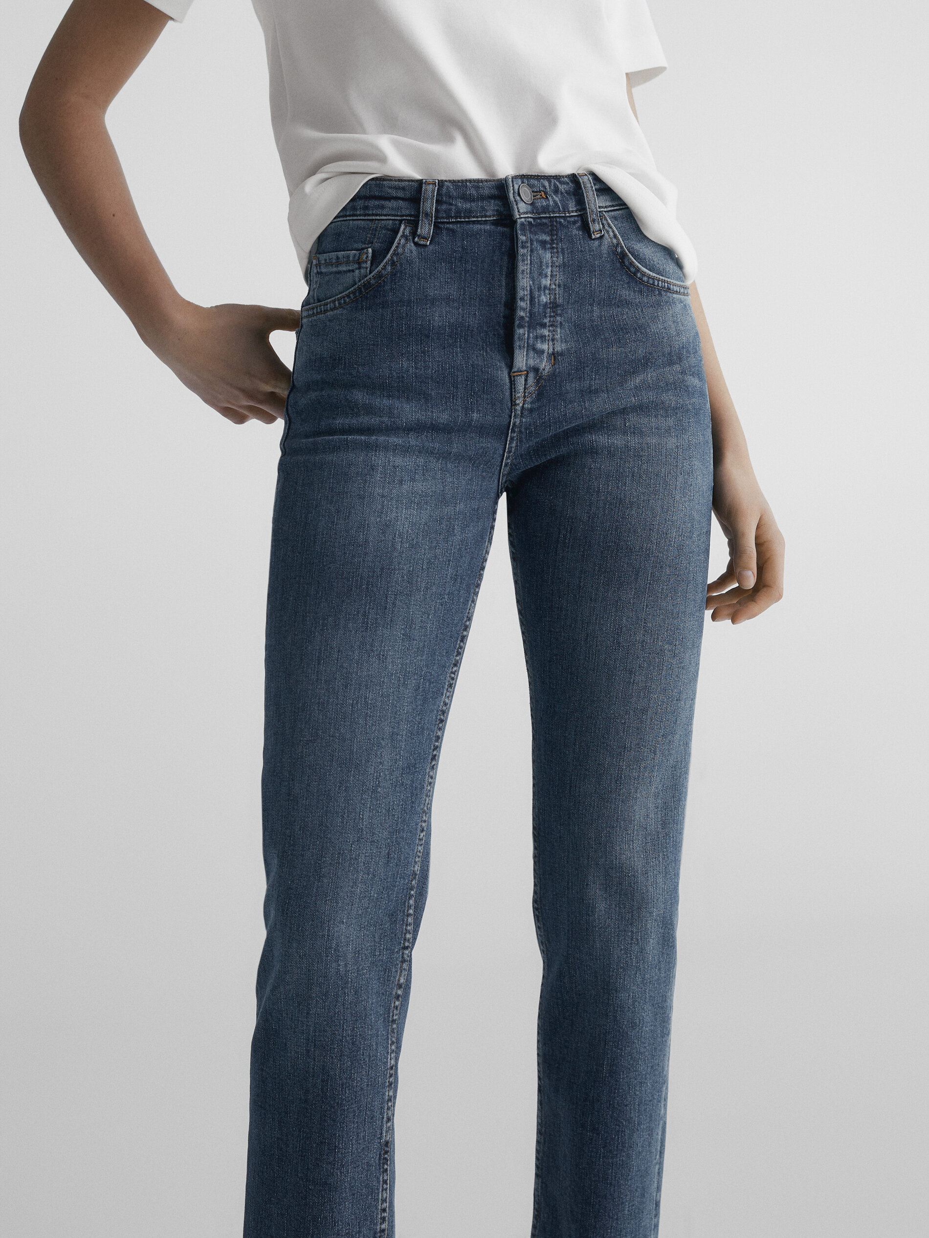 Pantalón vaquero tiro medio corte recto - AZUL MEDIO