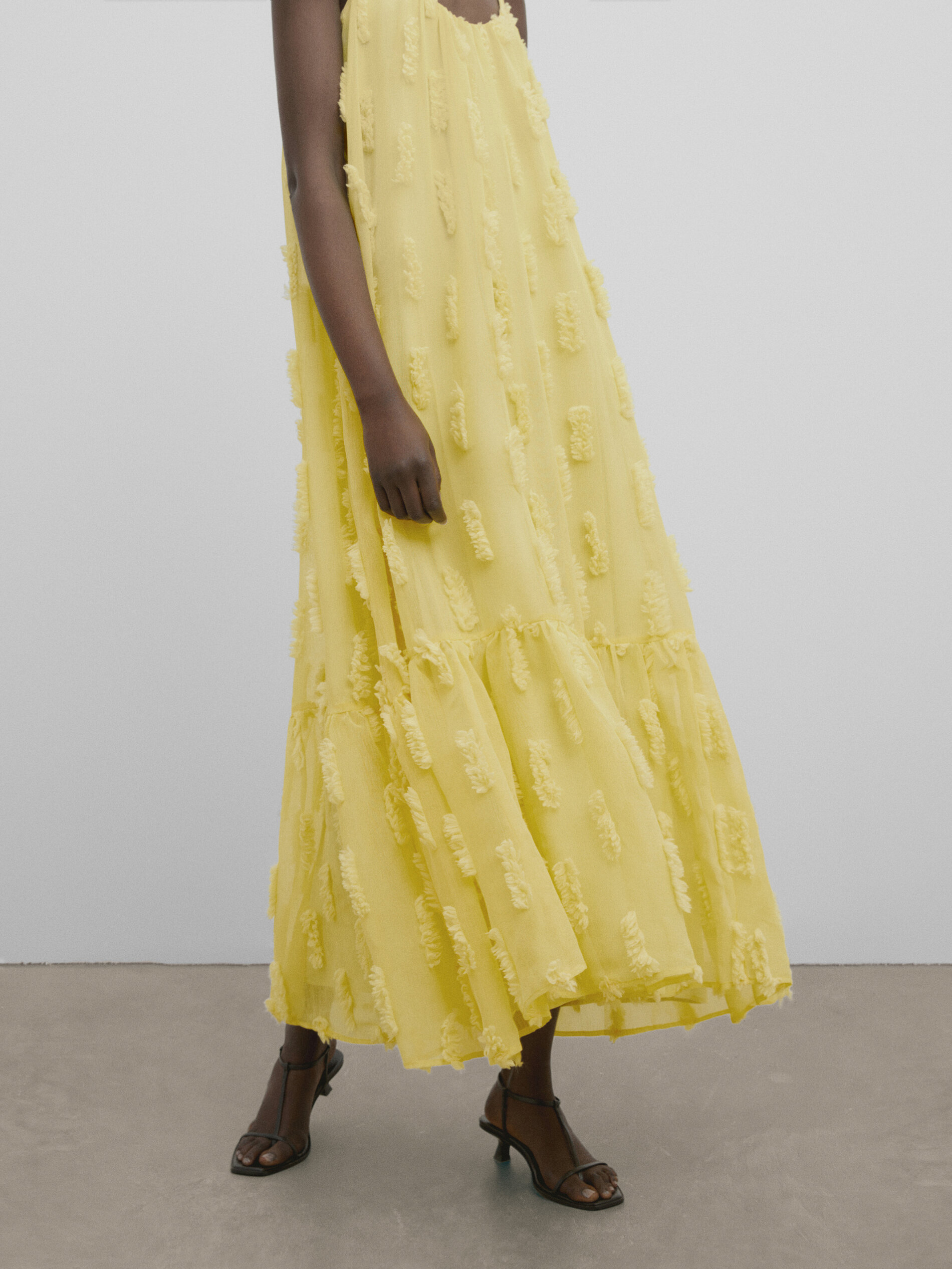 Vestido largo relieve -Studio - AMARILLO