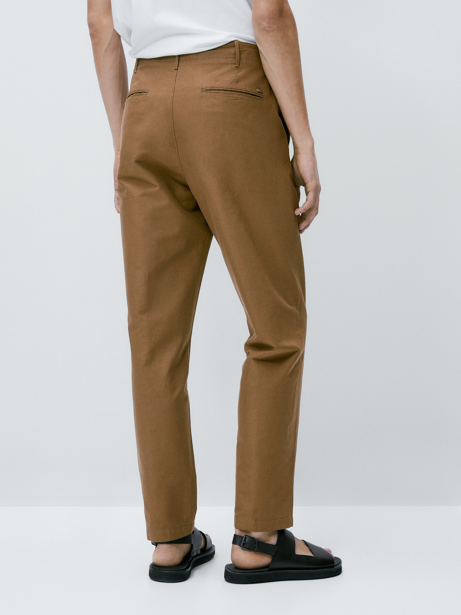 Pantalón chino con algodón y lino tapered fit - TOSTADO