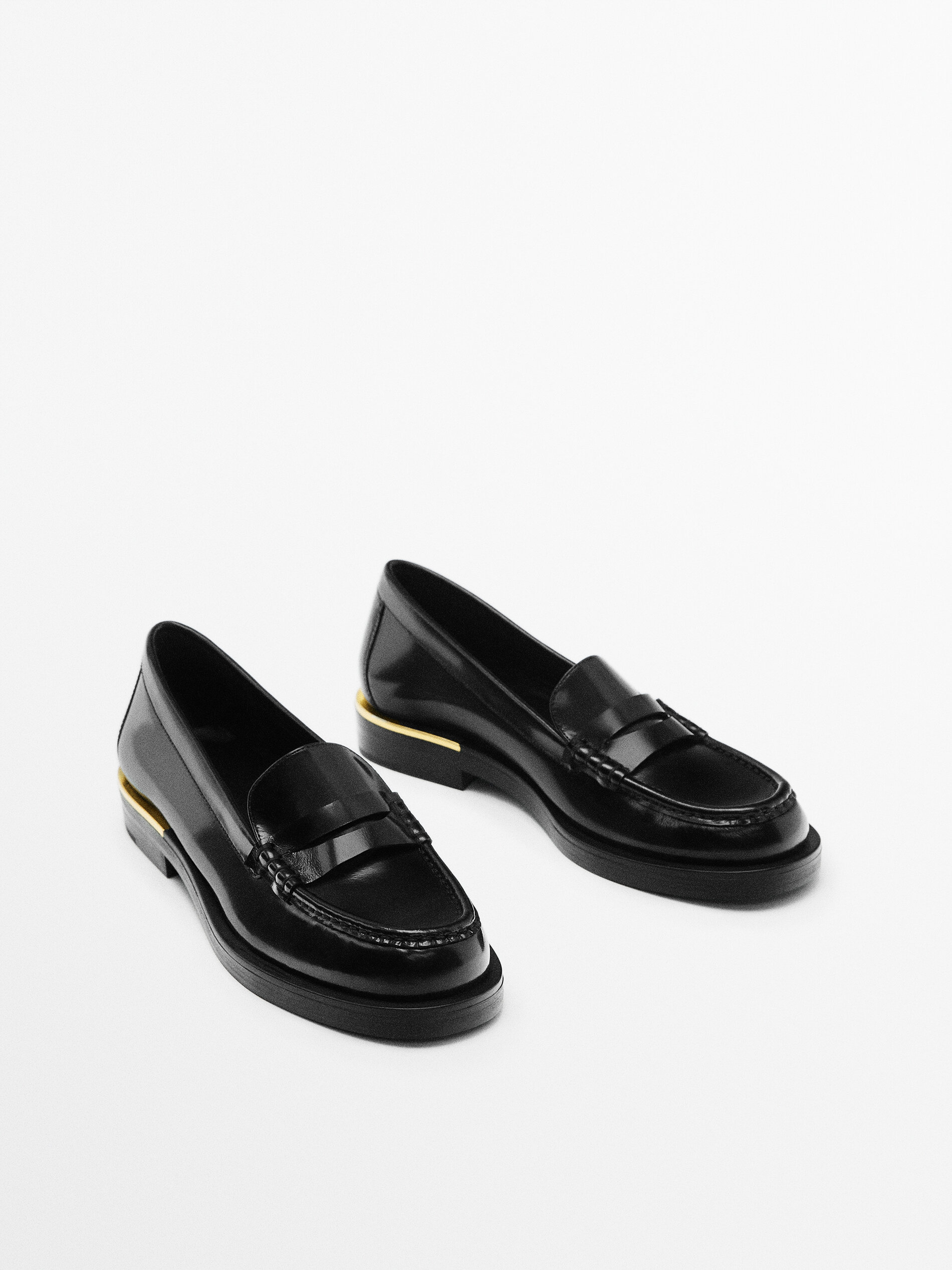 Mocasín piel pieza metálica talón - NEGRO
