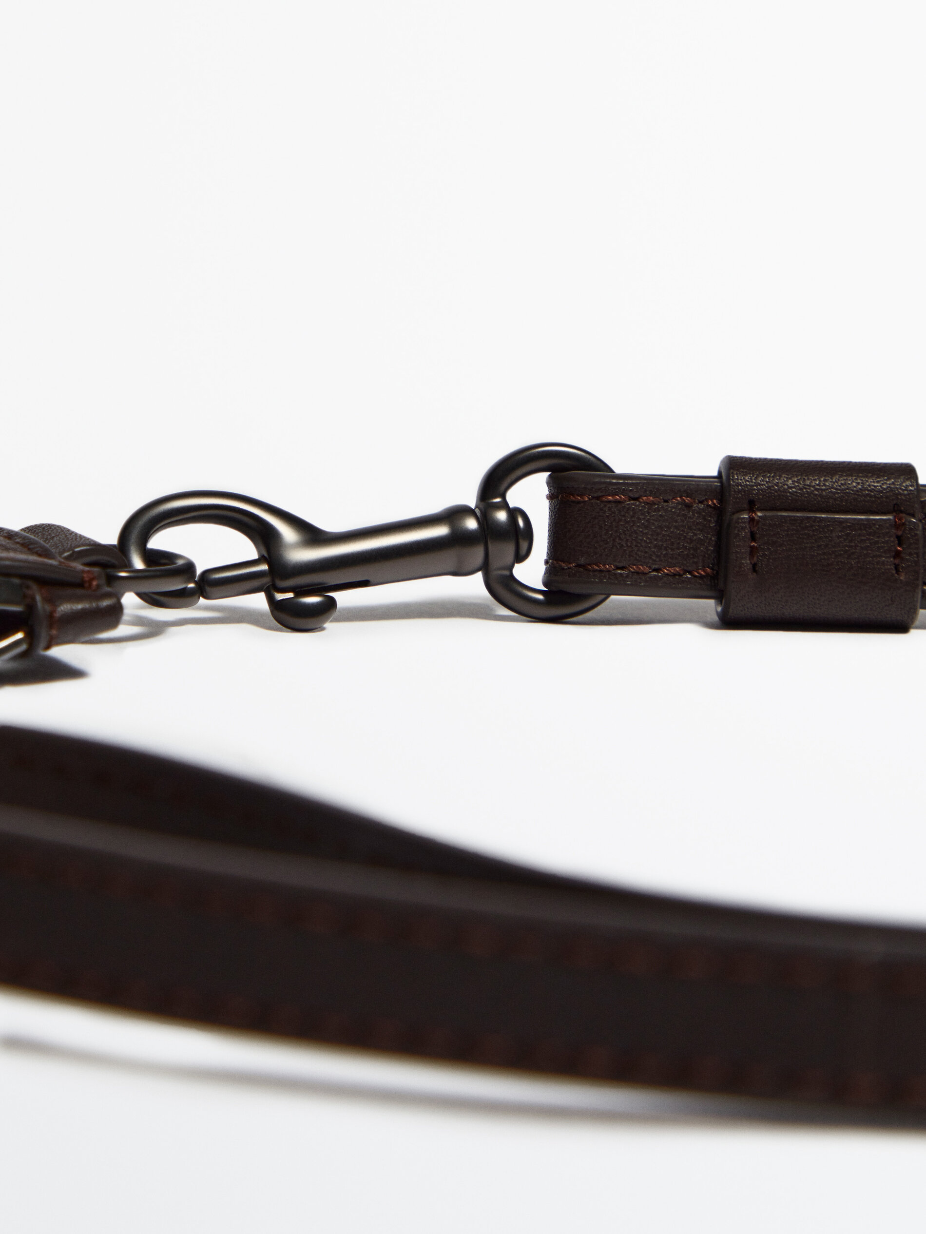 Tarjetero de piel con correa -Studio - TOSTADO OSCURO