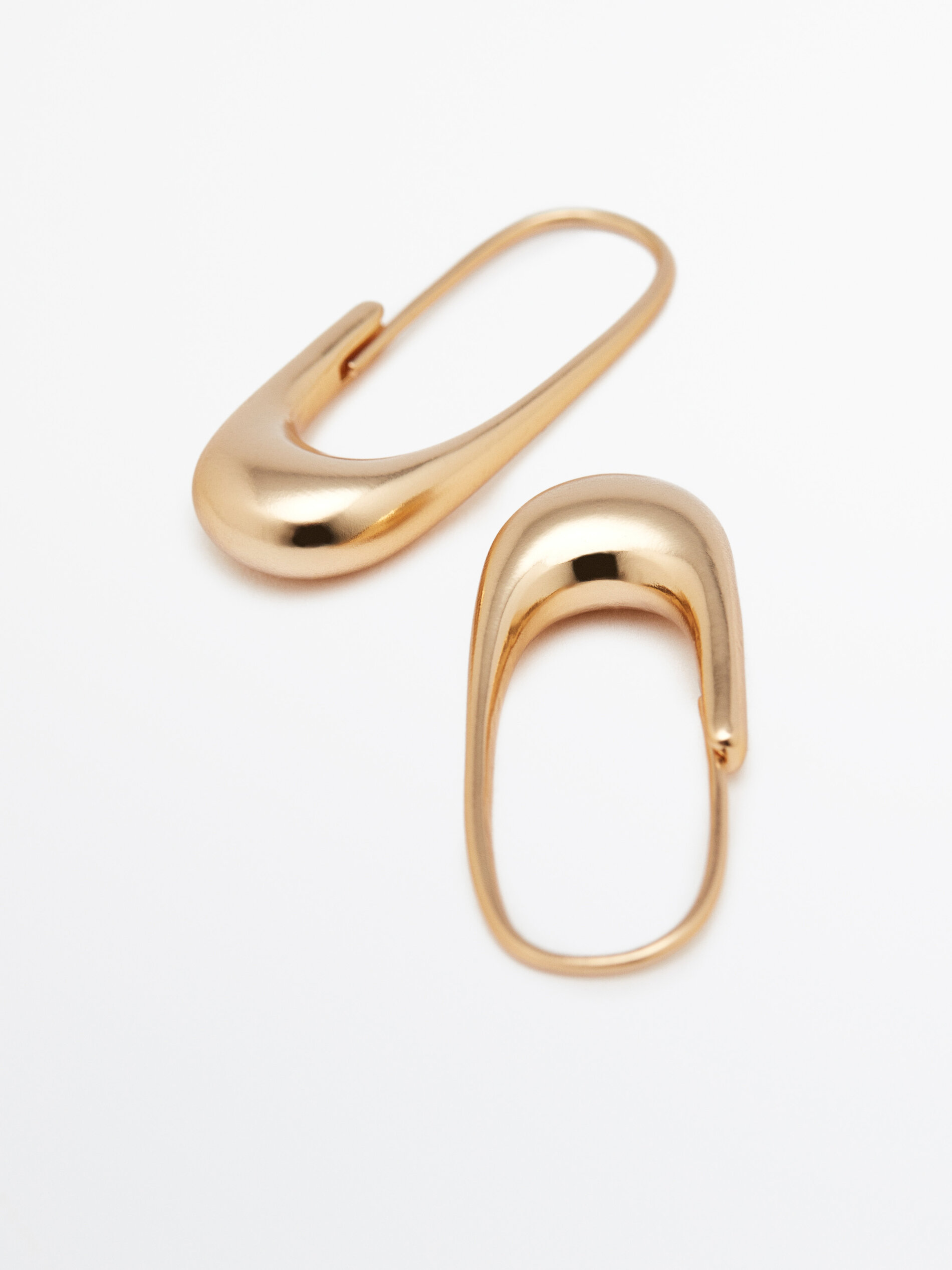 Pendientes ovalados detalle lágrima - DORADO