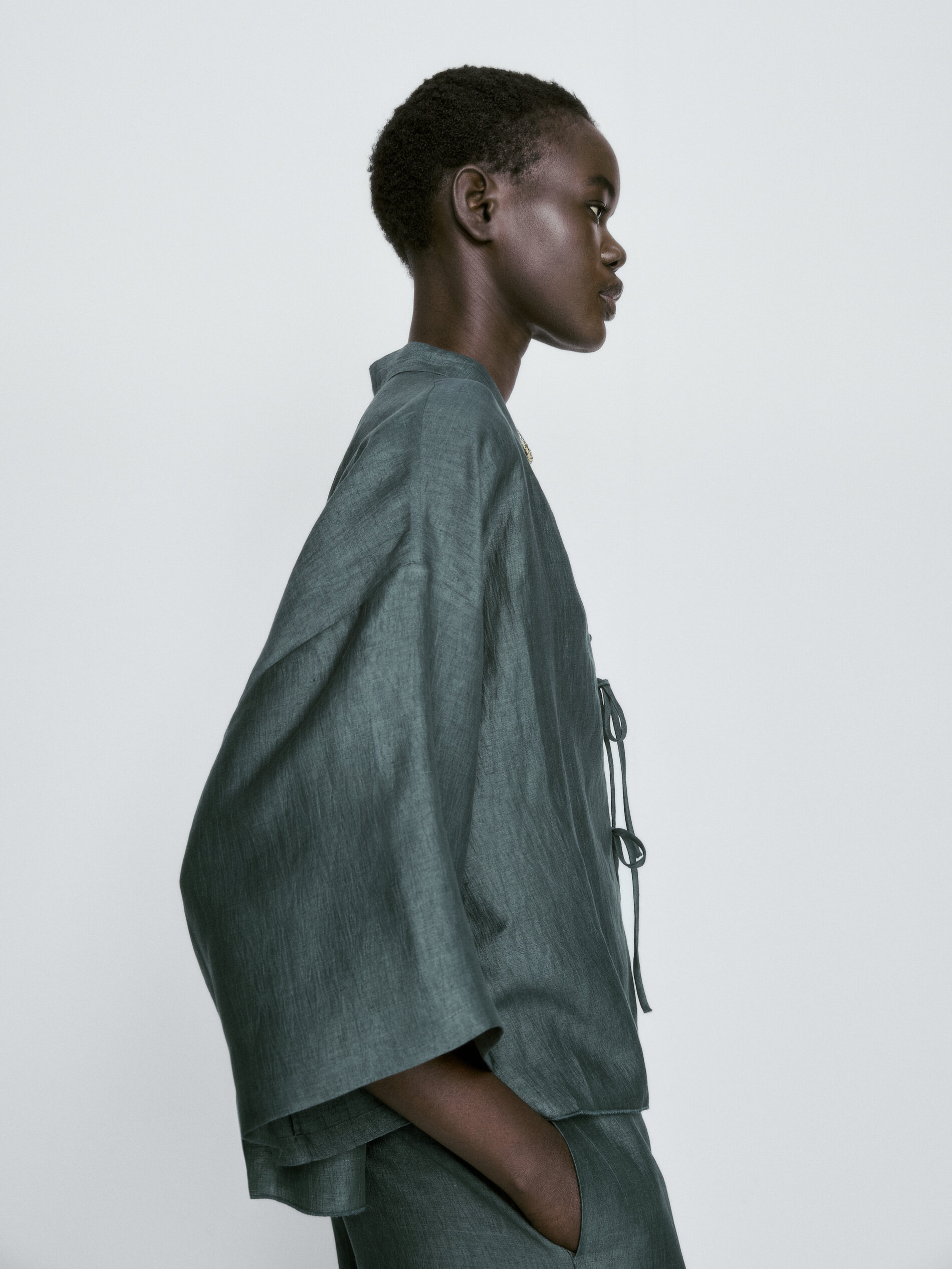 Kimono corto mezcla lino lazos - VERDE