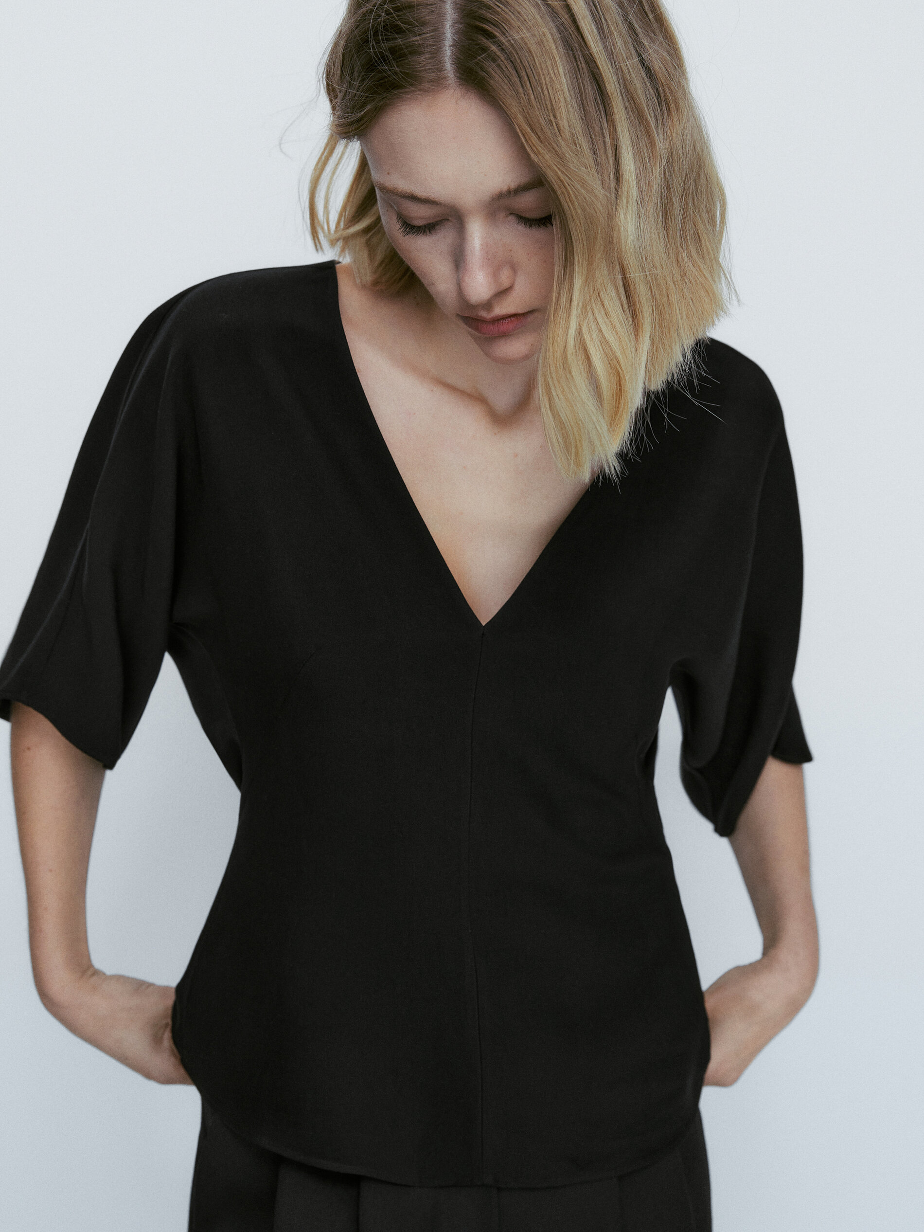 Cuerpo negro escote pico - NEGRO