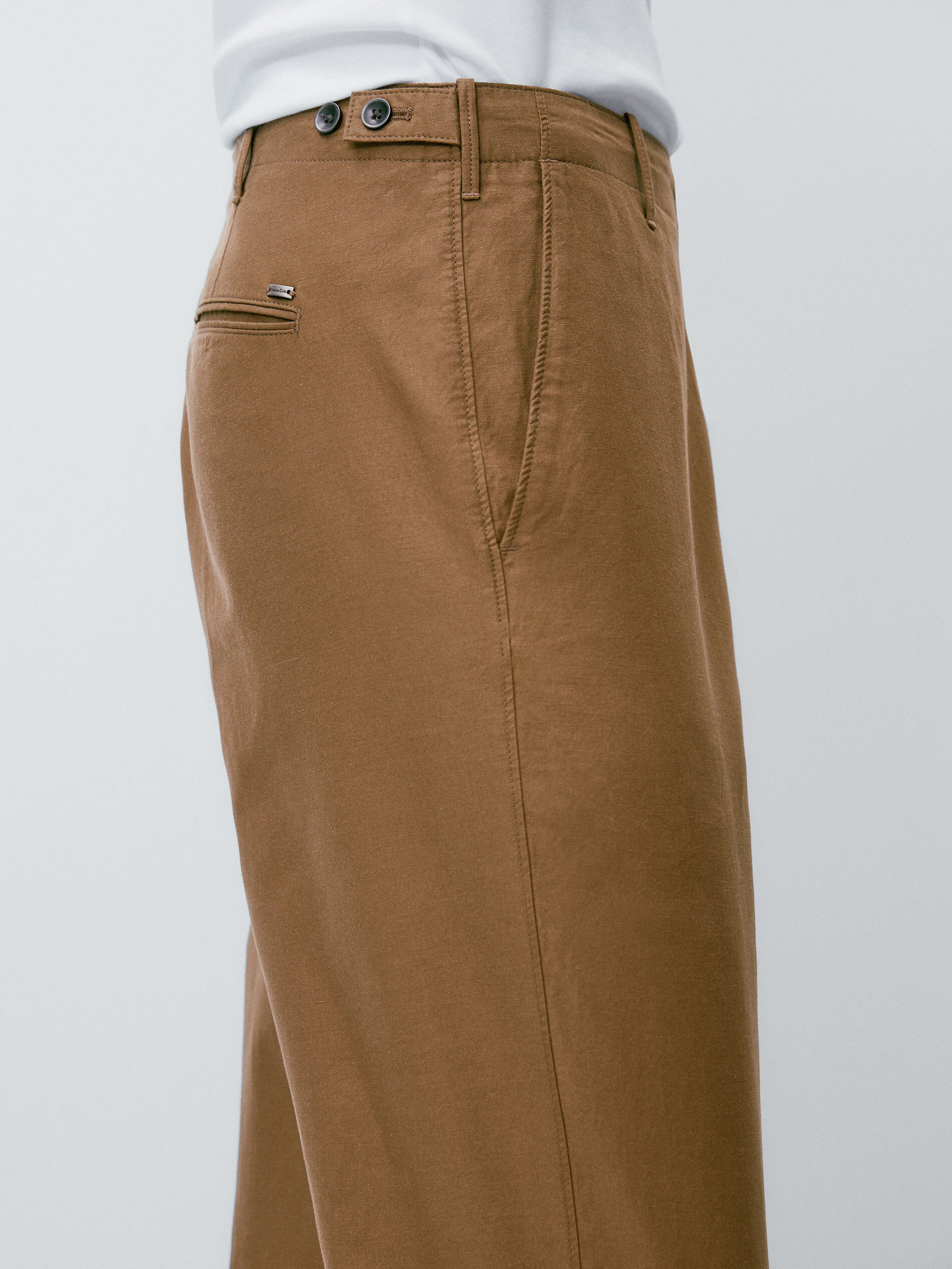 Pantalón chino con algodón y lino tapered fit - TOSTADO