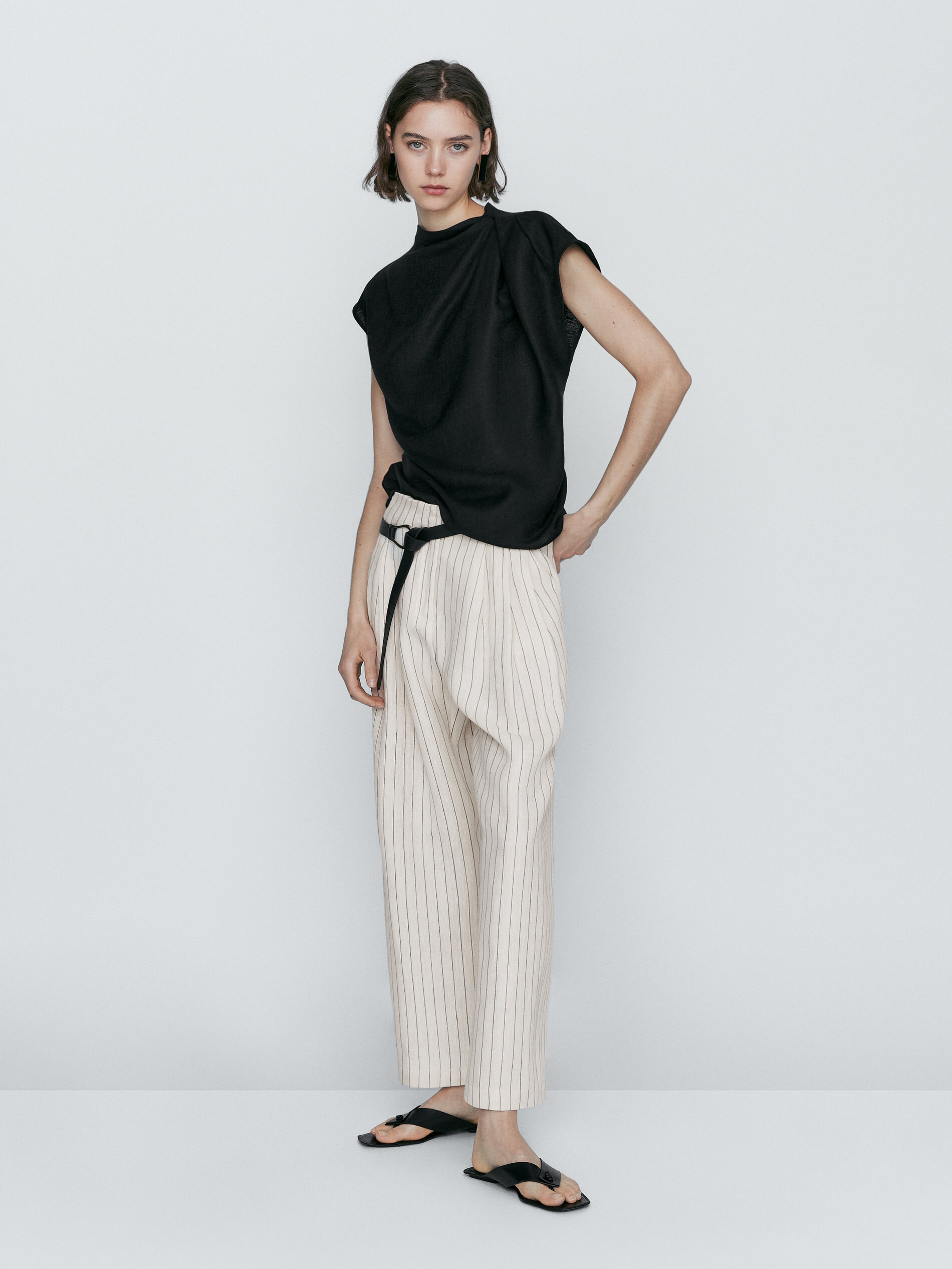 Top hombro drapeado - NEGRO