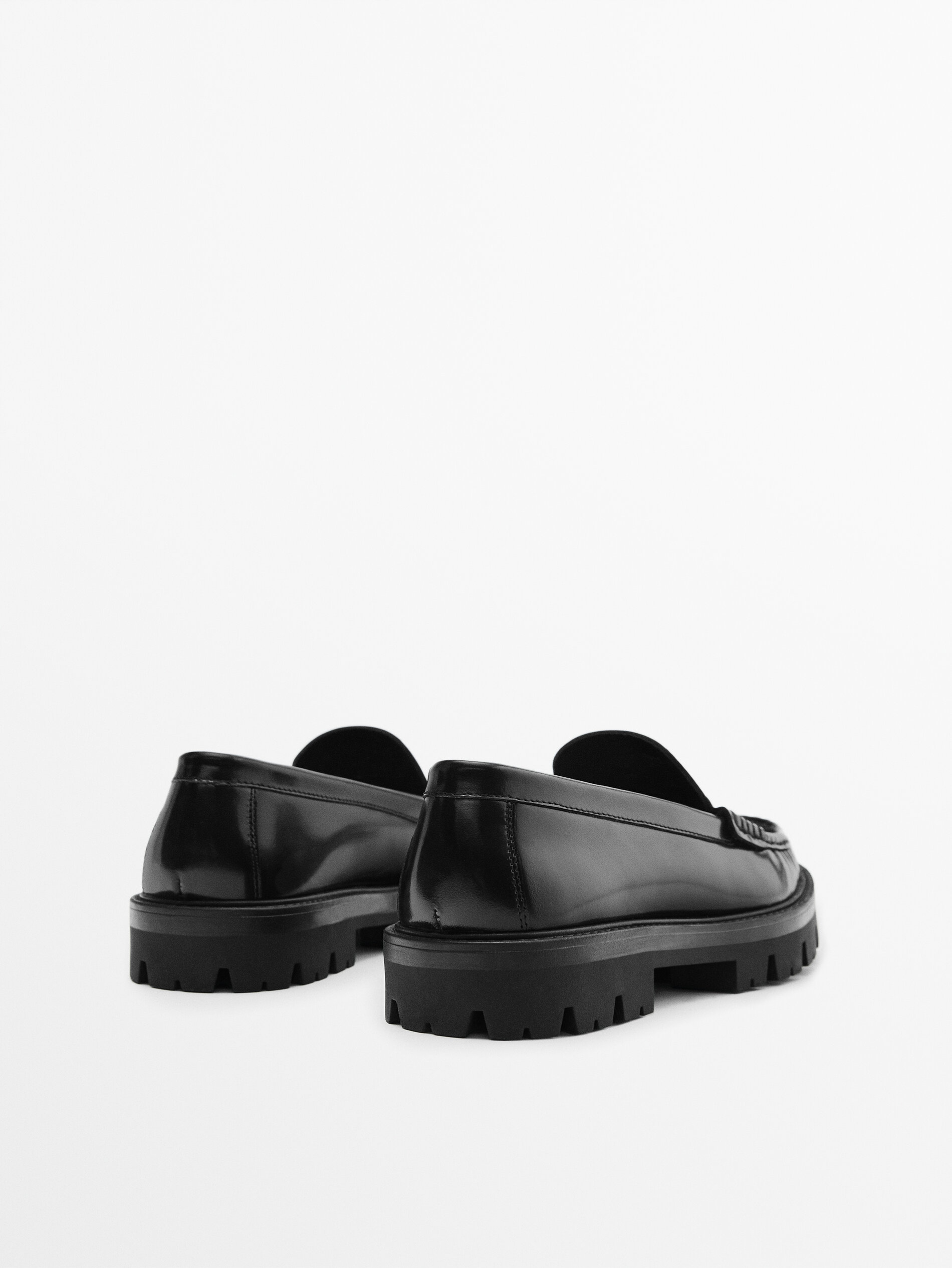 Mocasín piel piso track - NEGRO