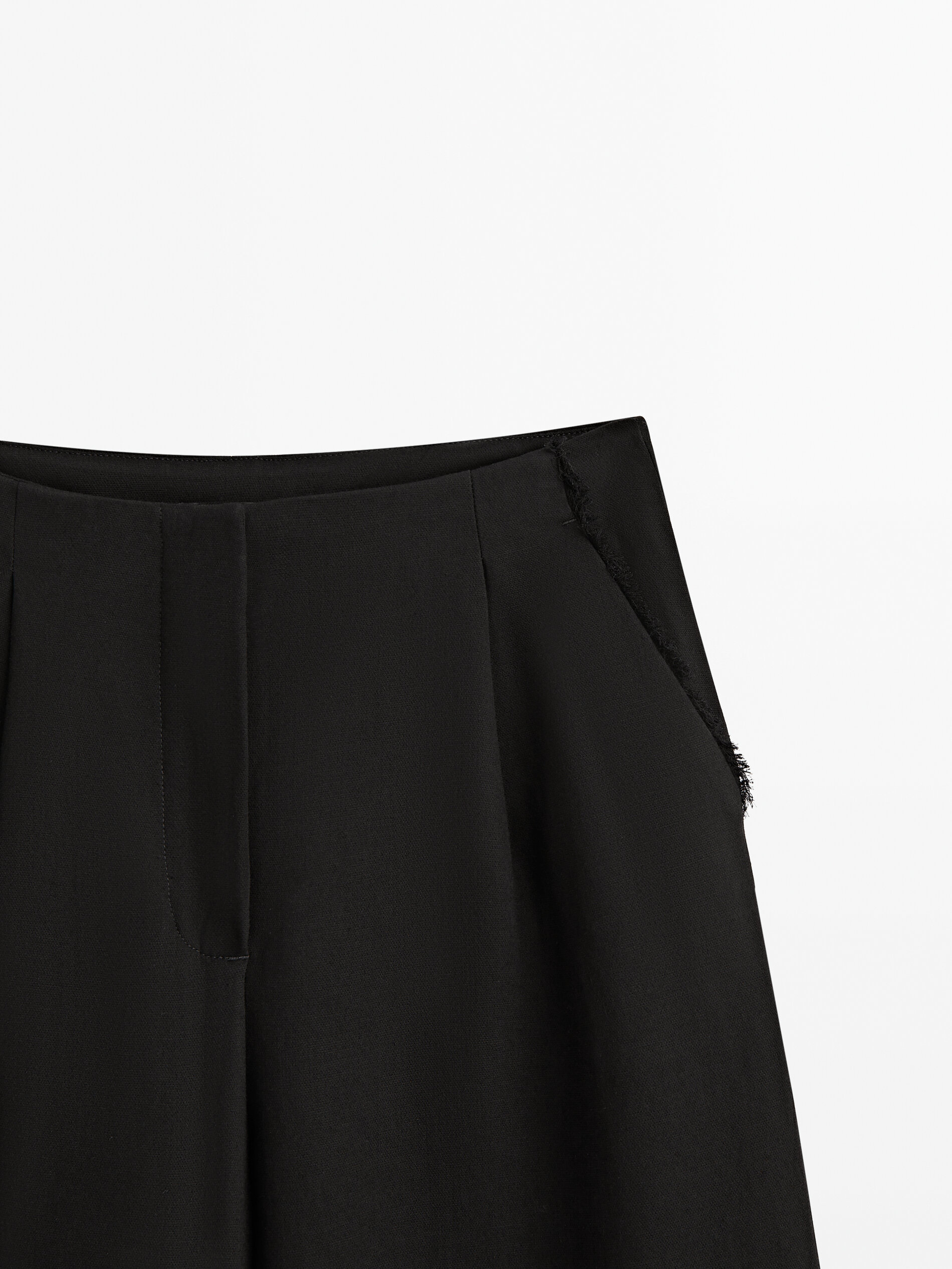 Pantalón negro pinzas desflecado - NEGRO