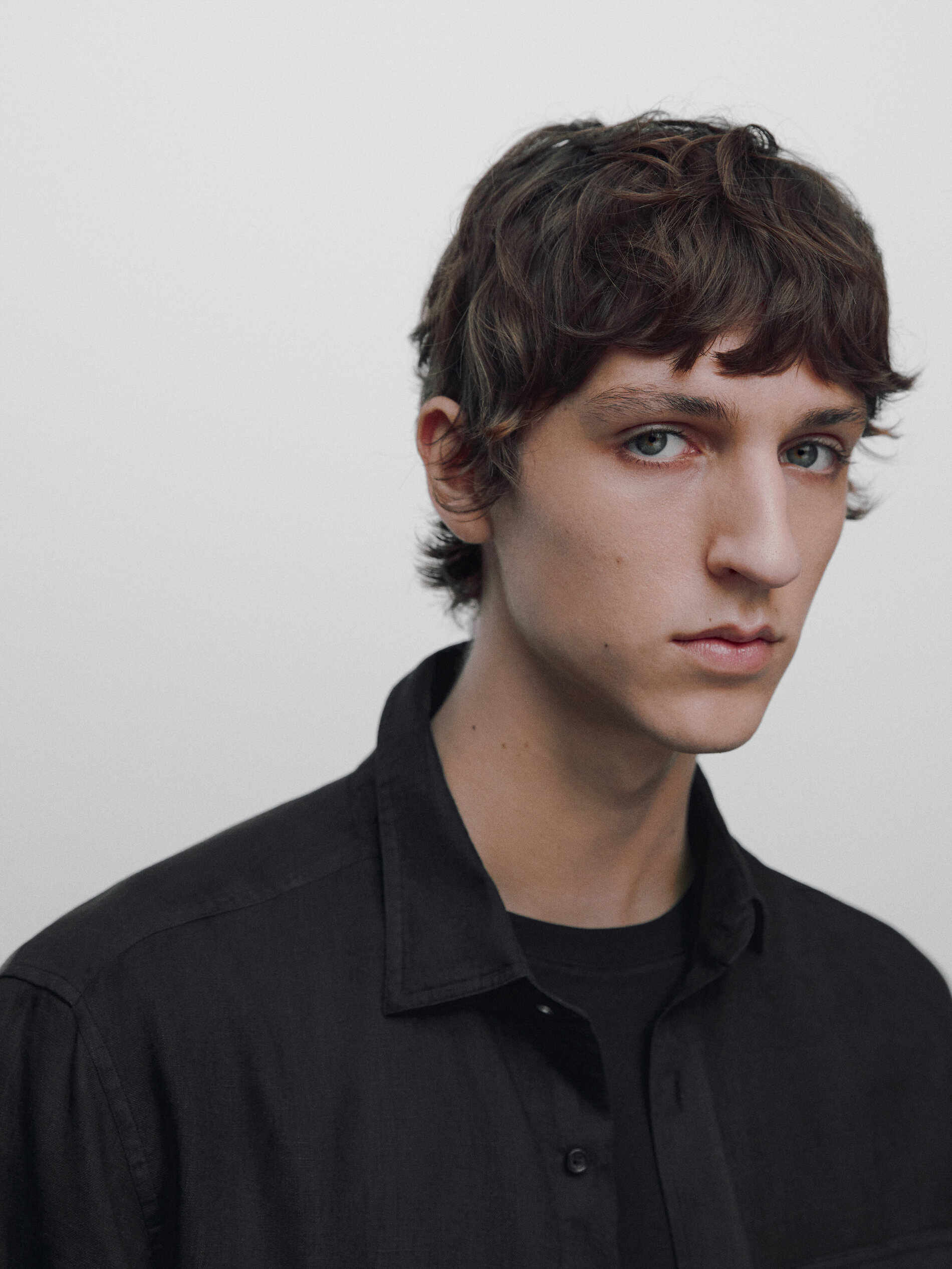 Camisa 100% lino bolsillos - NEGRO