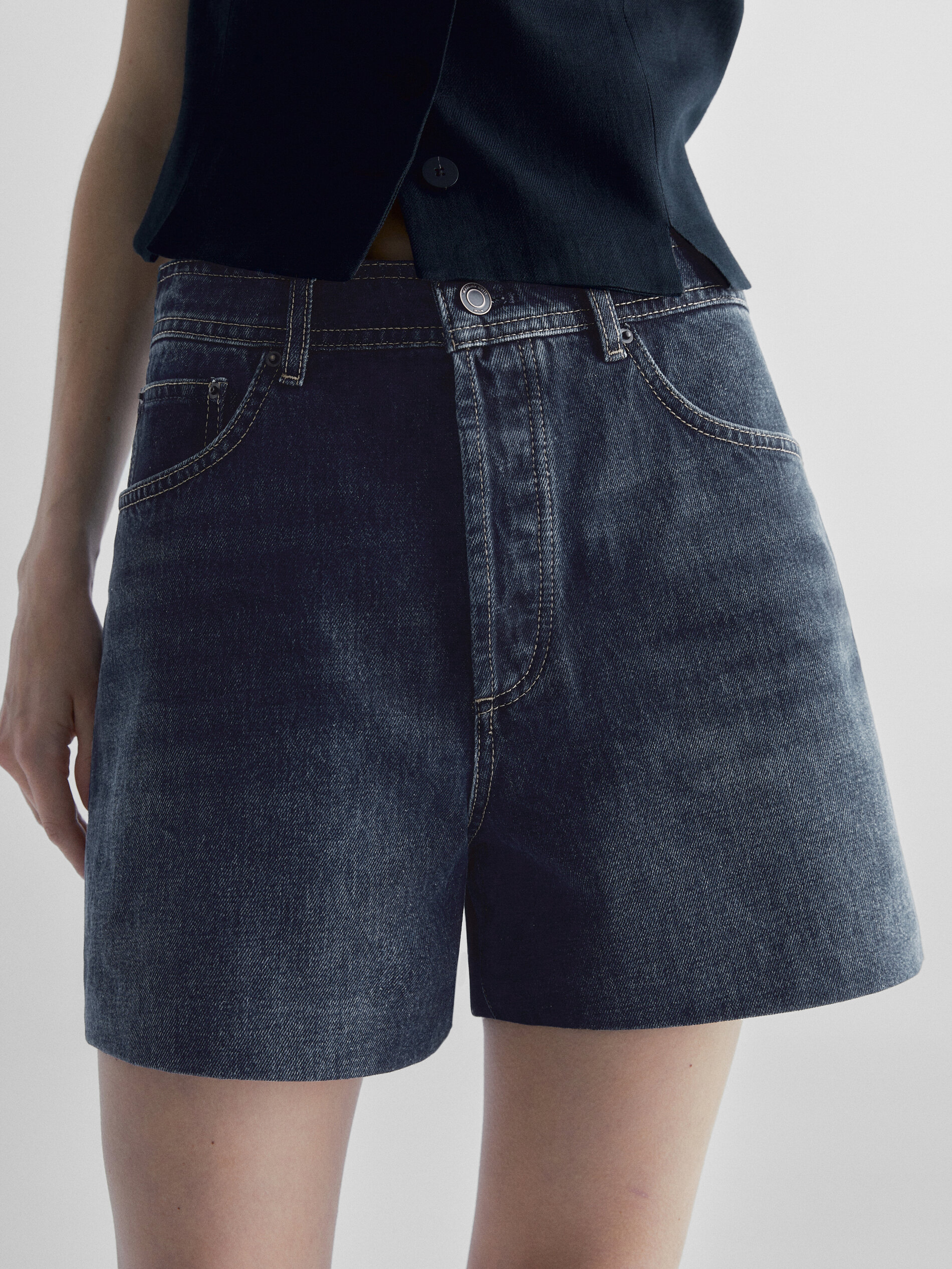 Short denim tiro alto bolsillo piel - AZUL MEDIO
