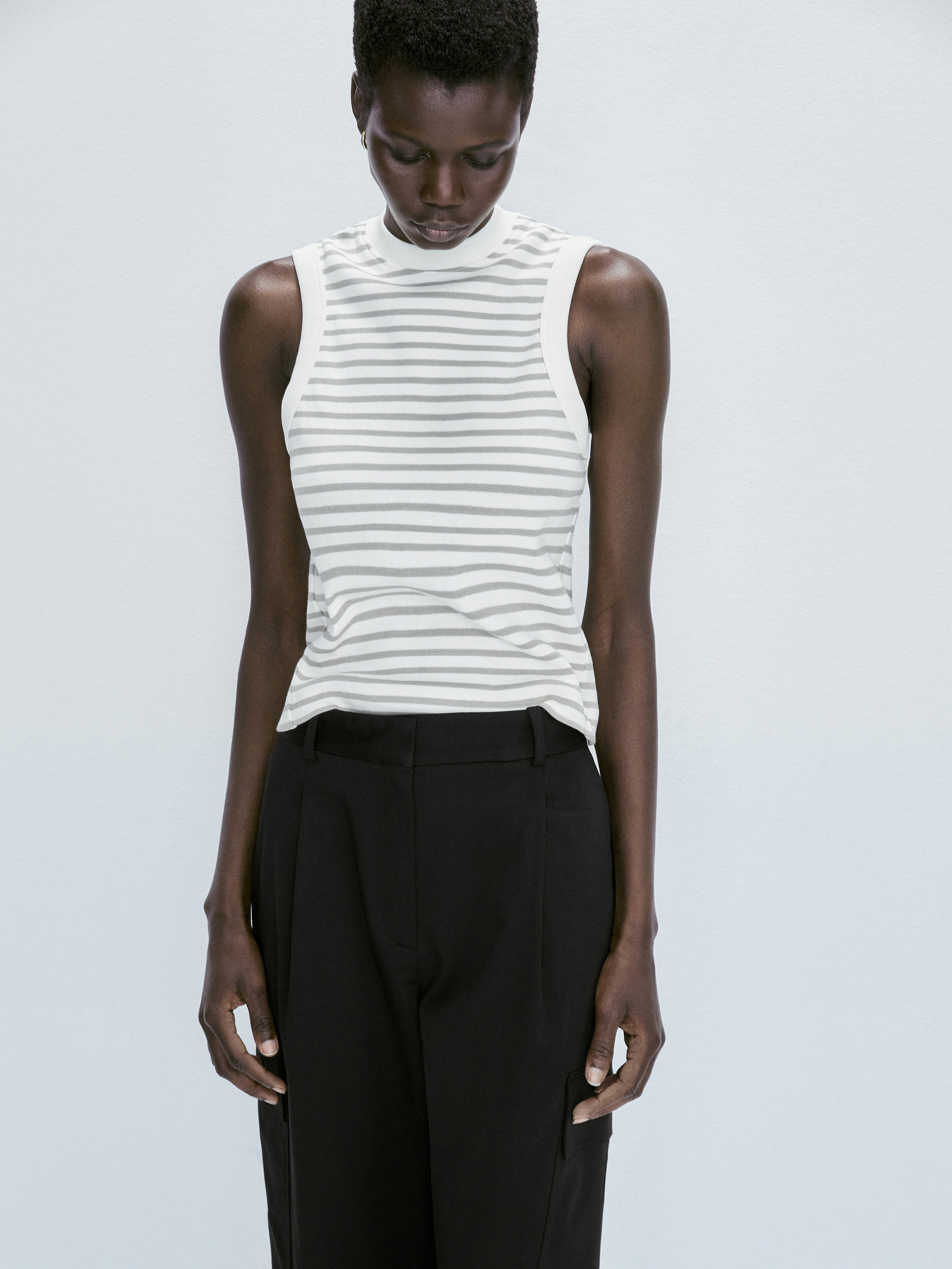 Pantalón negro pinzas cargo - NEGRO