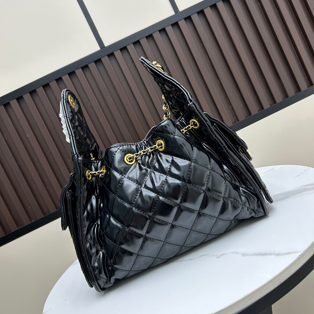CHANEL 25 Handbag Patent leather & Gold-Tone Metal(Replica)