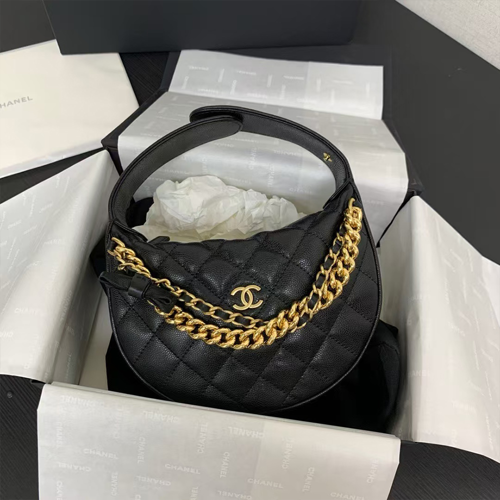 Chanel Calfskin Pouch on Gold Chain（Replica）