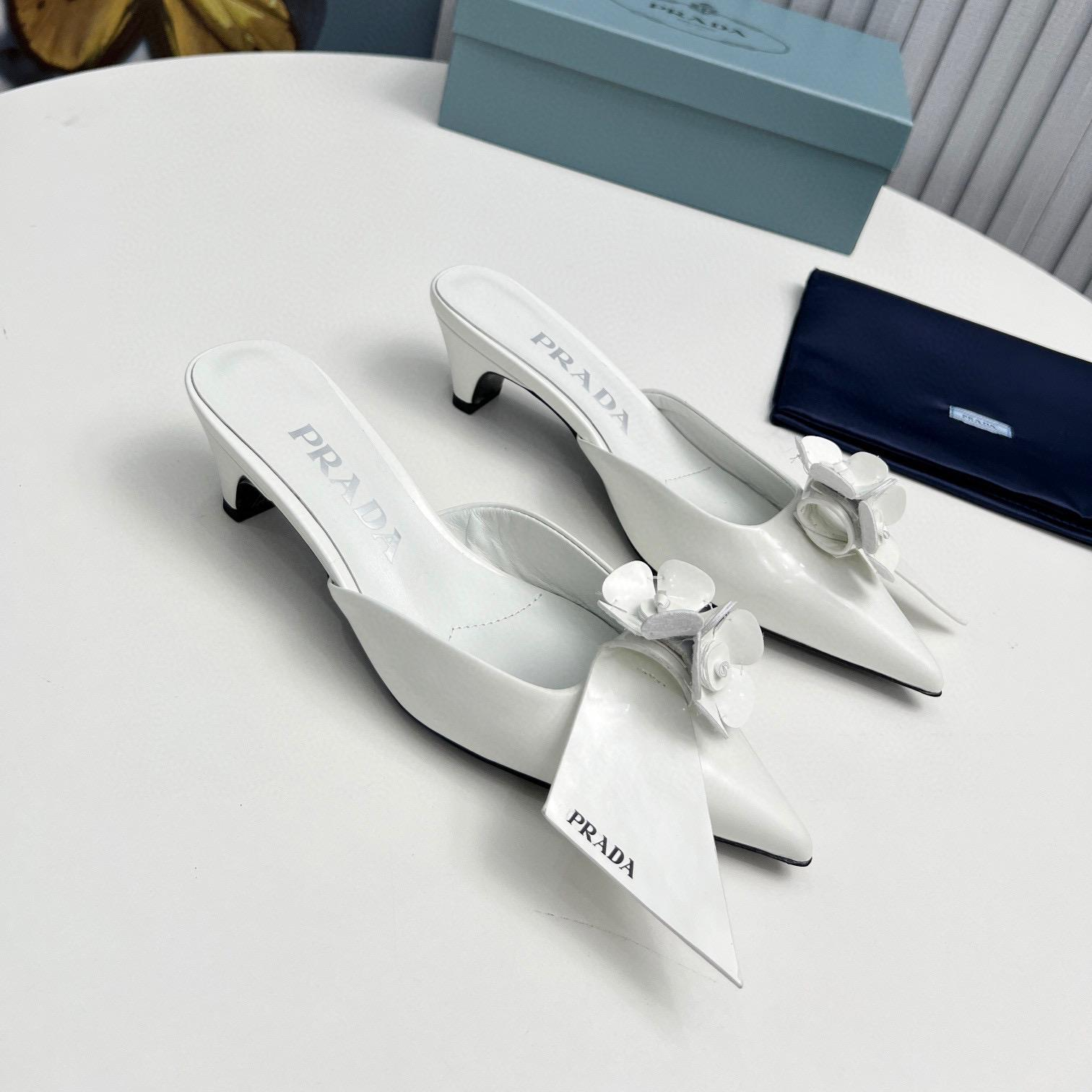 Prada  Patent Leather Flip-flops Sandals Slide (Replica)