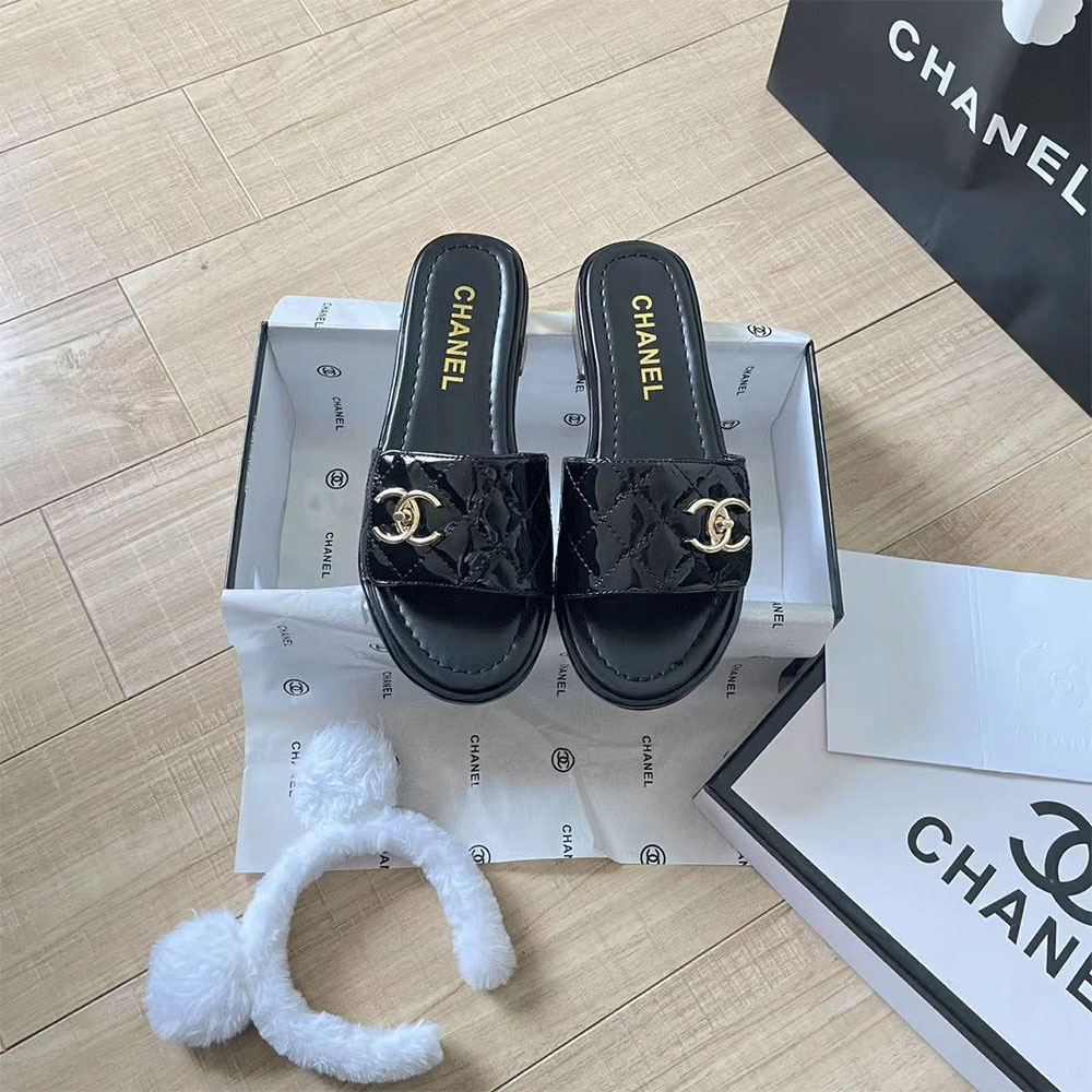 Chanel Patent leather quilted CC sandals （Replica）