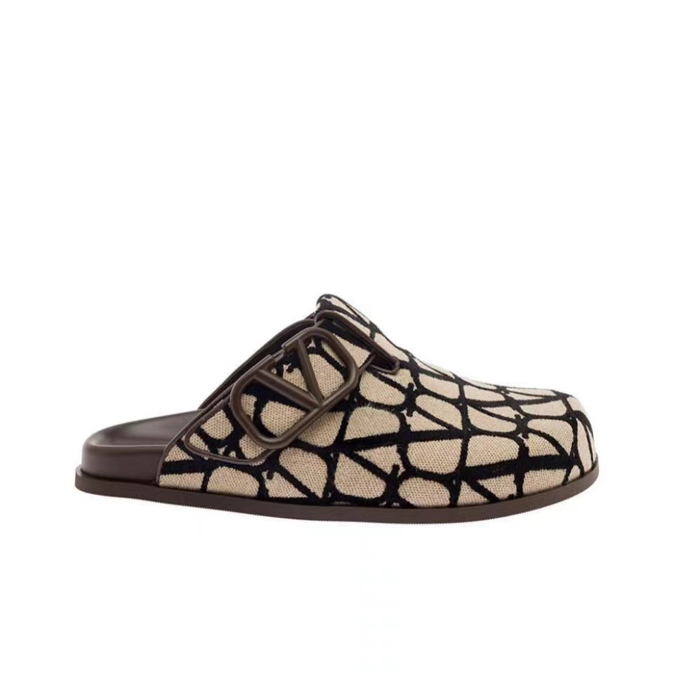 Valentino Leather Wear Stylish Flip-Flops Slide Sandal(Replica)
