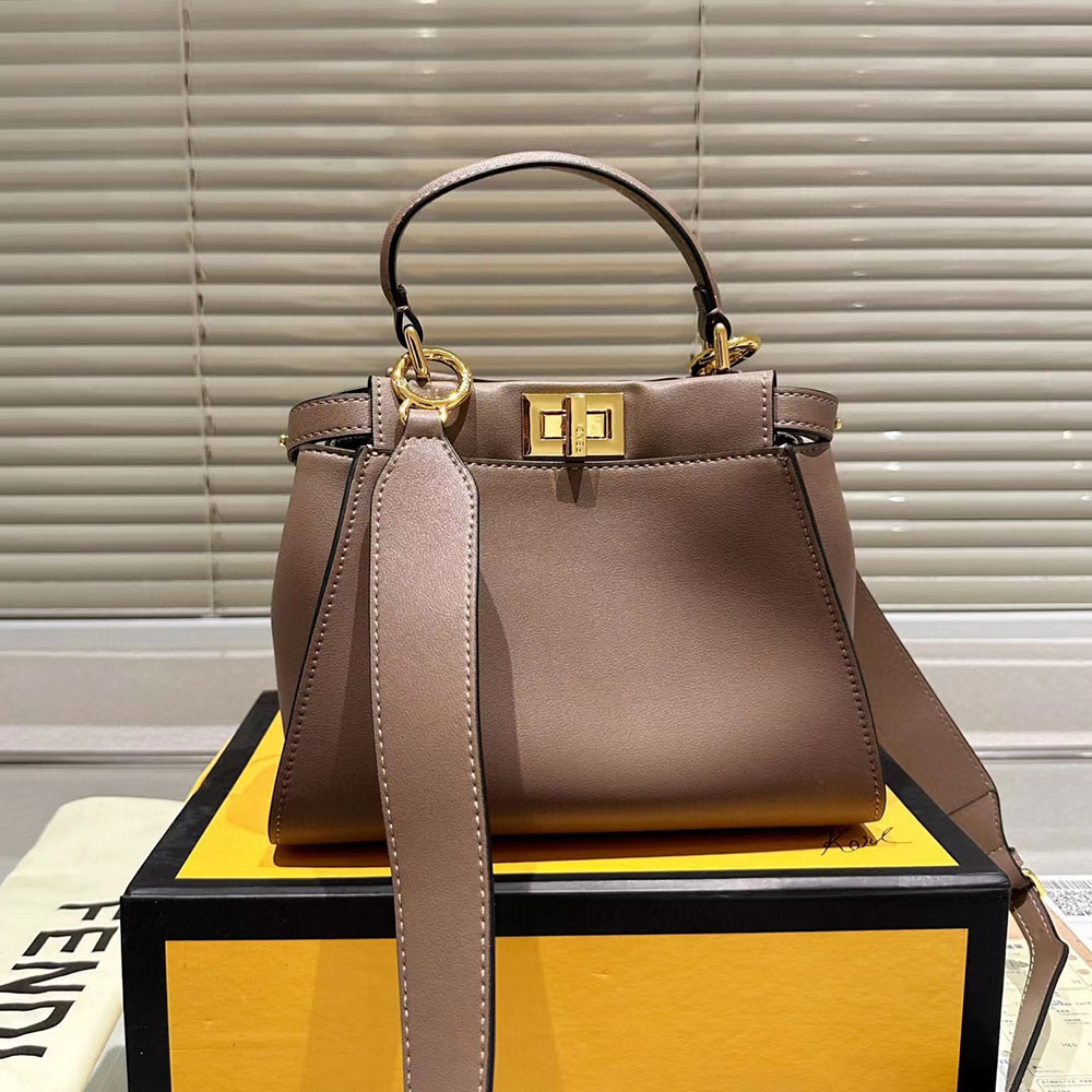 FENDI Peekaboo ISeeU Bag Medium(Replica)