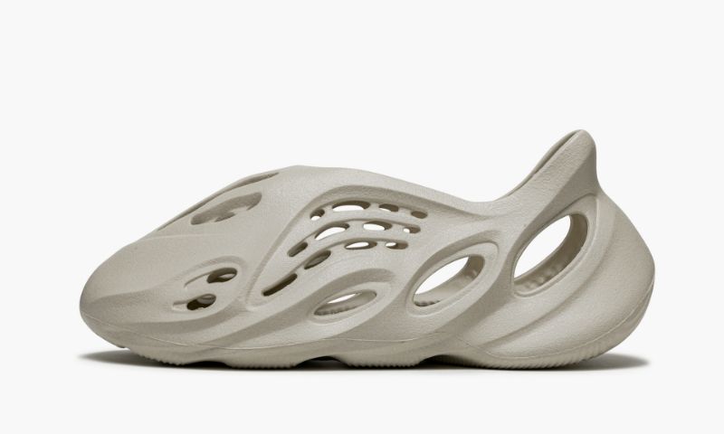 Yeezys Foam Runner “Sand”