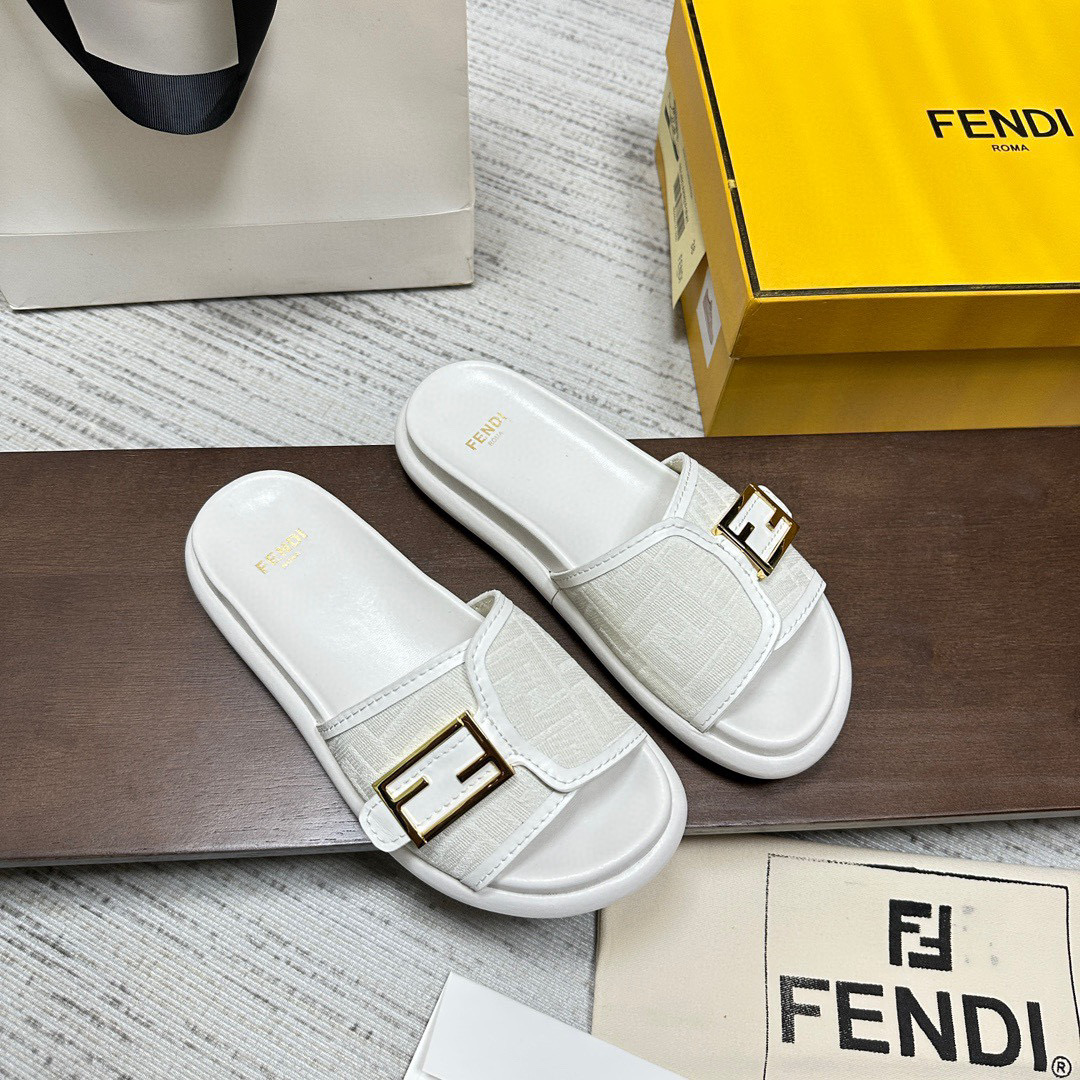 Fendi Leather Comfort Goes With Everything Shoes Sandal (Replica)