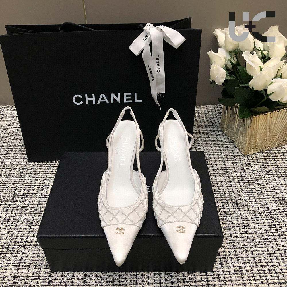 CHANEL Vintage Double C Pointed Toe Heels (Replica)