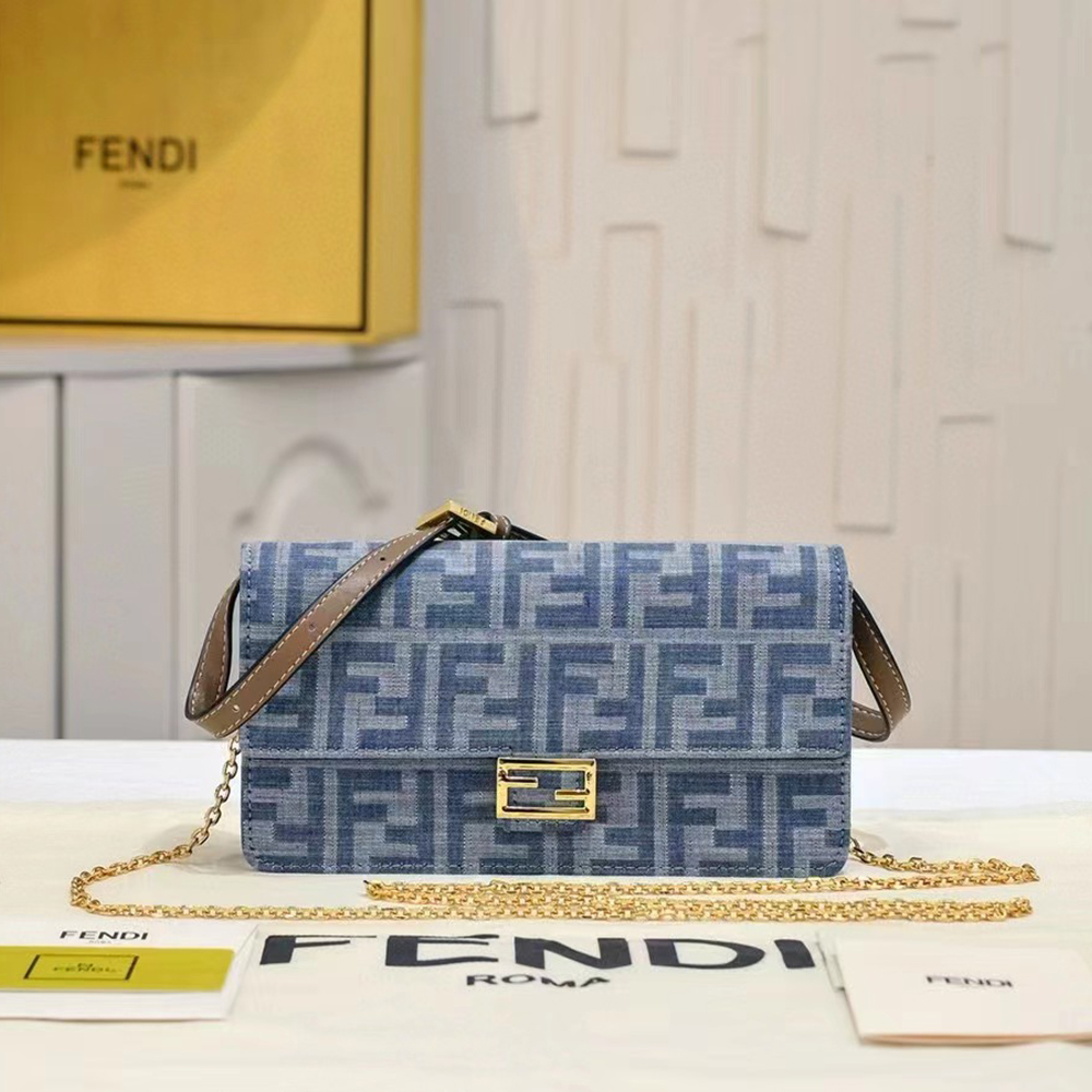 FENDI Baguette Wallet On Chain bag (Replica)
