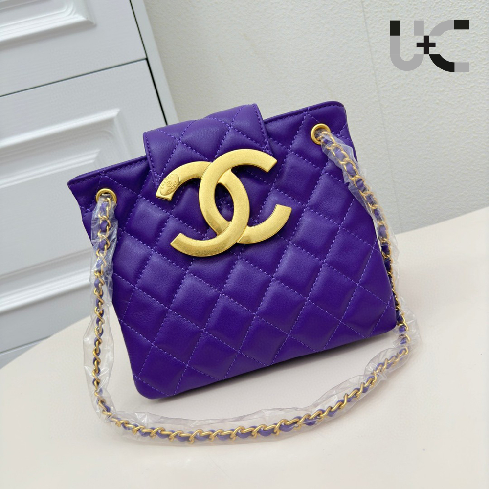 Chanel  Vintage Logo Quilted   Shoulder Bag  (Replica)