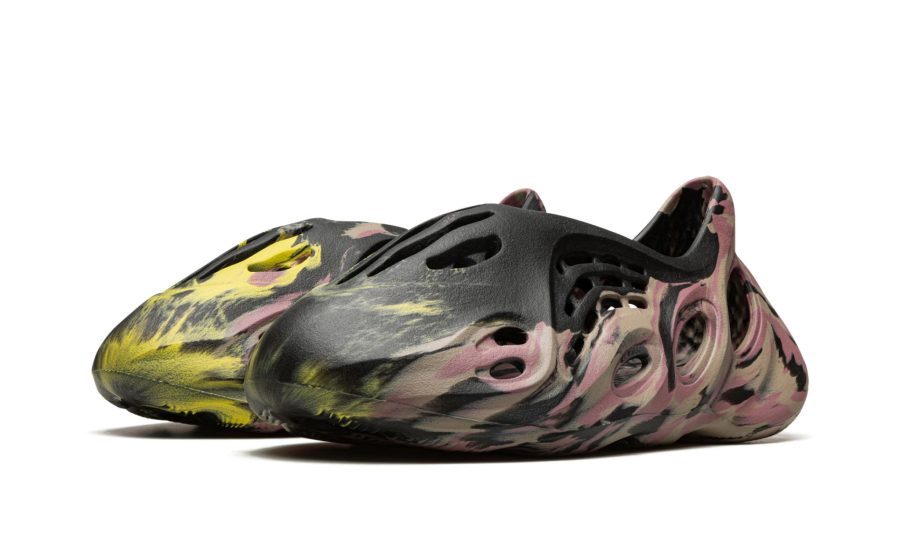 Yeezys Foam Runner “MX Carbon”