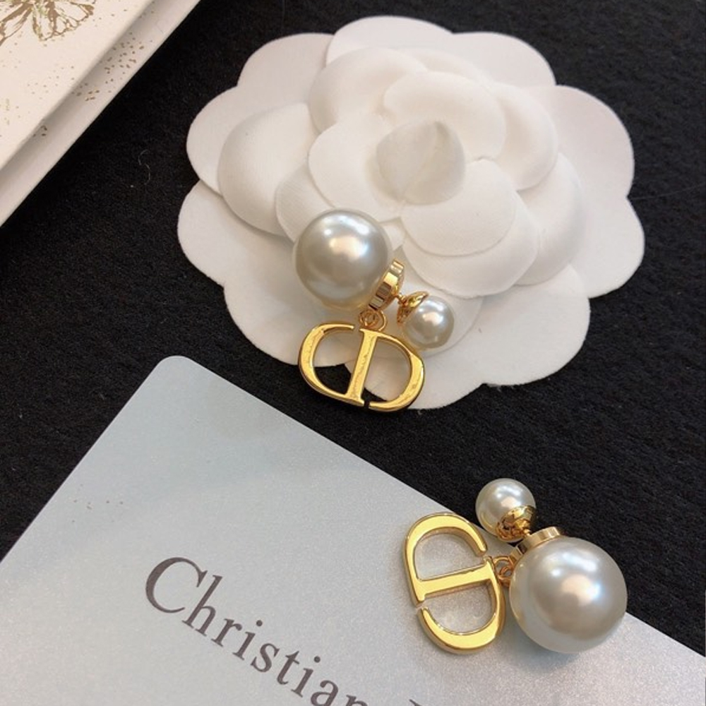 Christian Dior pearl earrings（Replica）