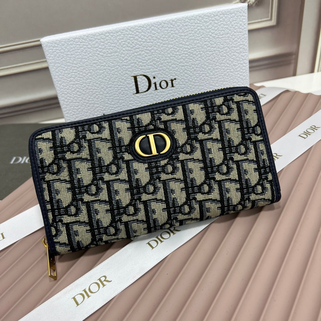 Dior Long Zippered Wallet(Replica)