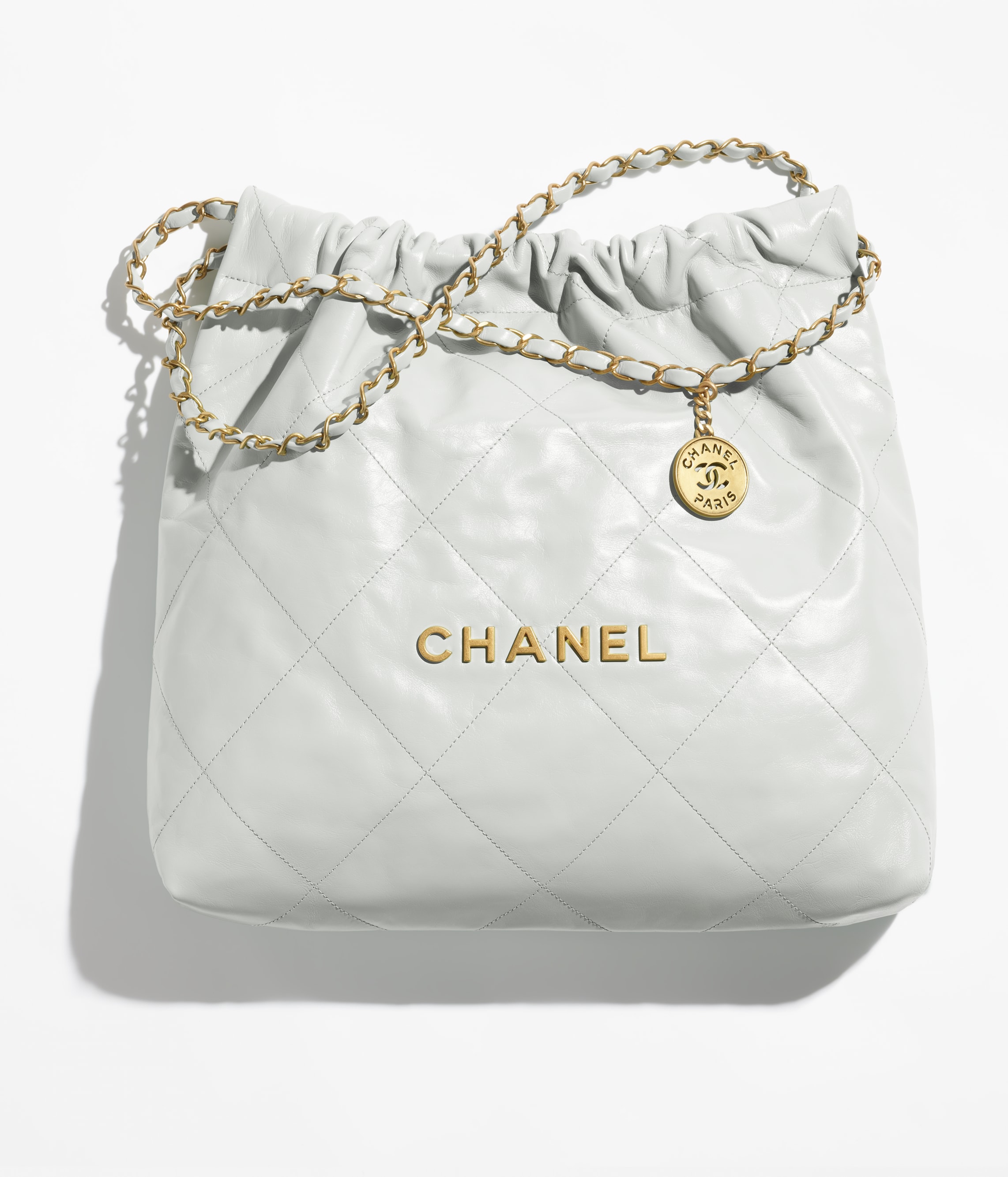 CHANEL 22 HANDBAG Shiny Calfskin & Gold-Tone Metal Light white/cream