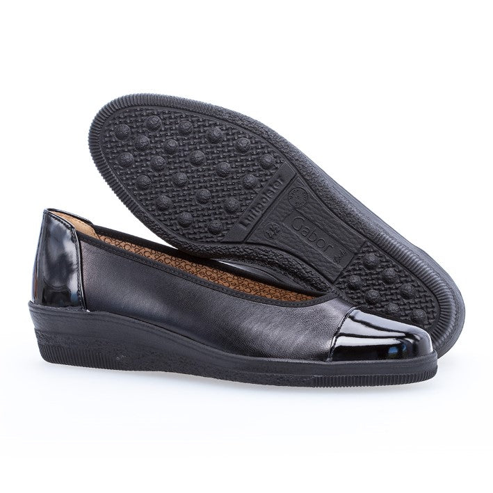 GABOR Black leather with lacquer on heel and toe,