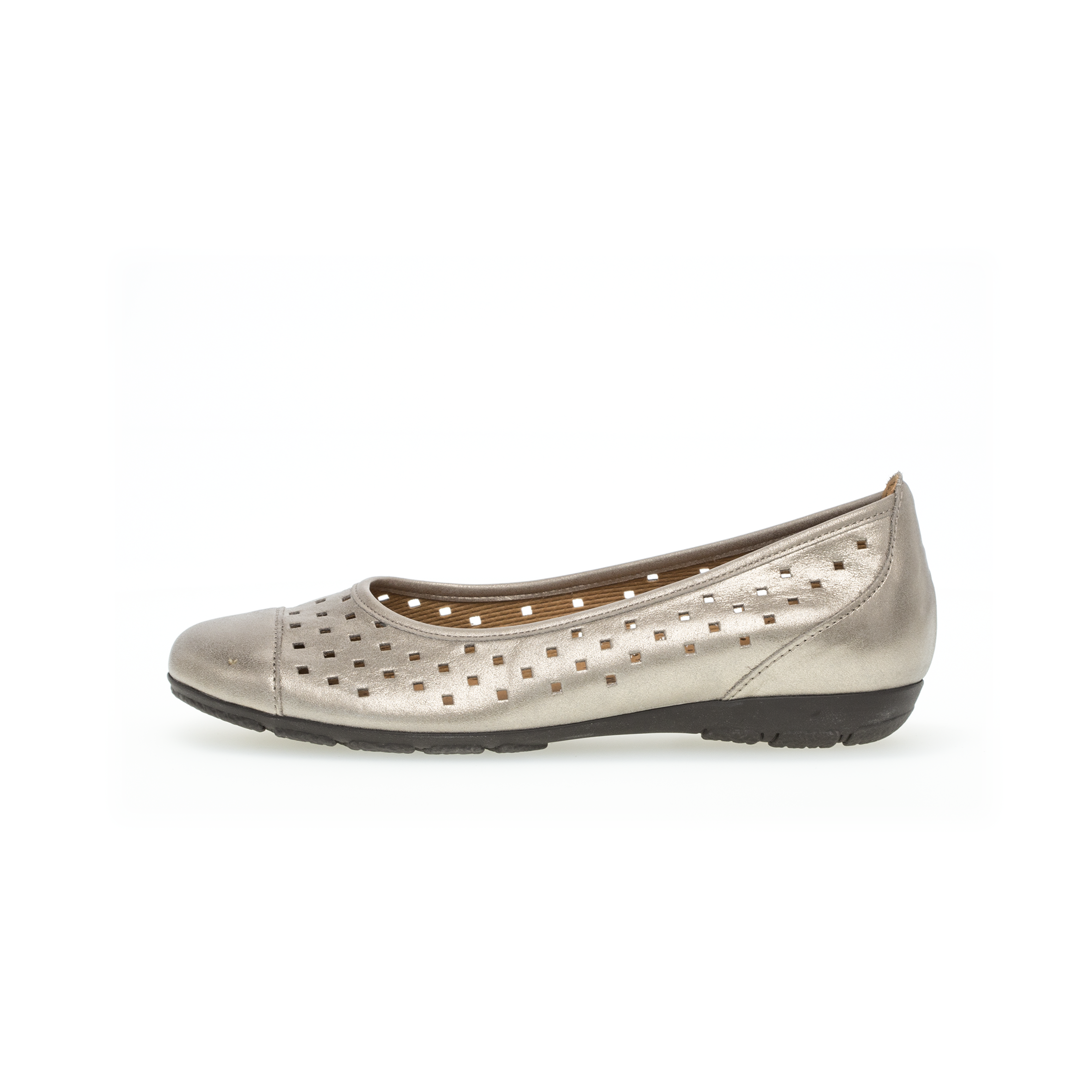24.169 - CAP TOE PERFORATED BALLET FLAT
