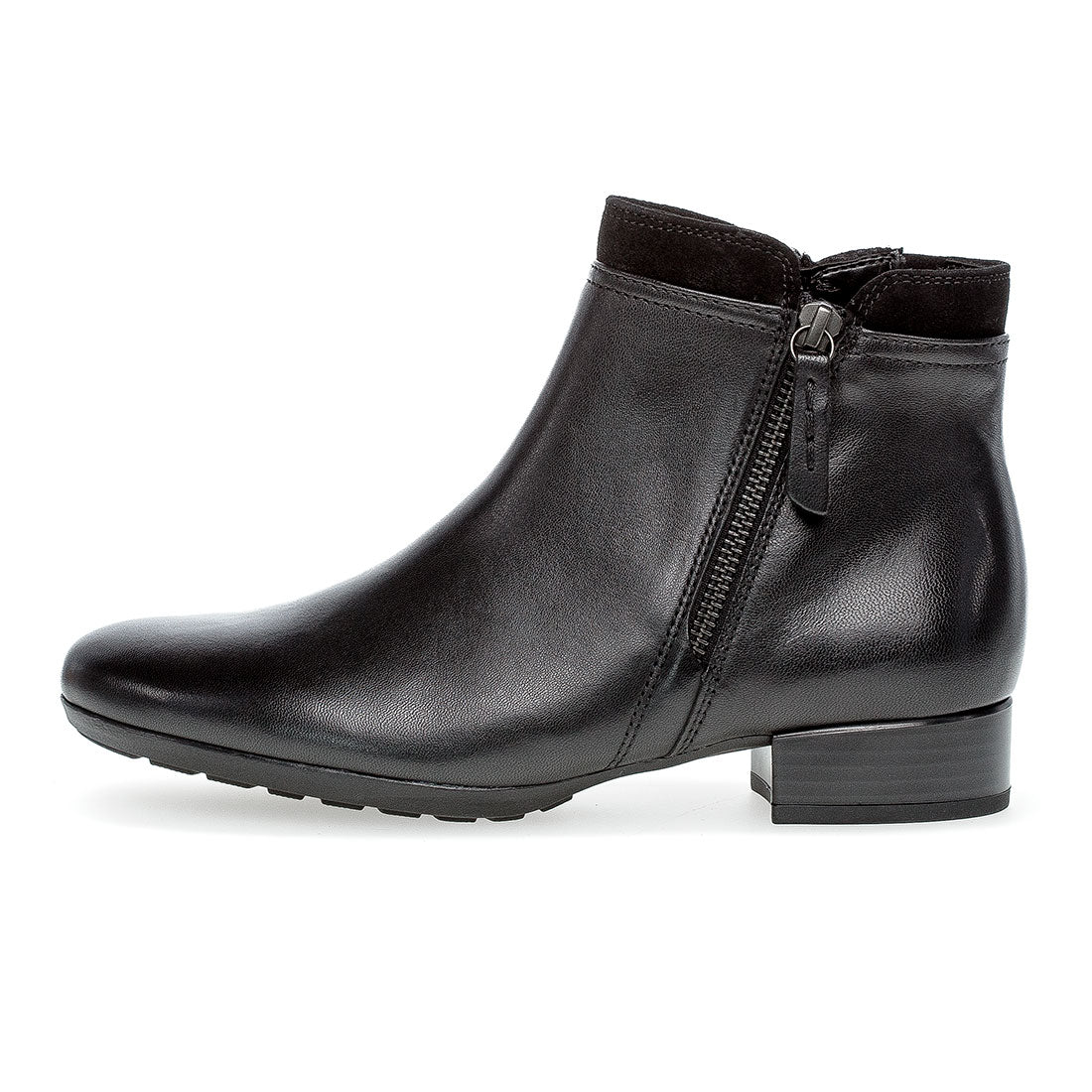 GABOR Black leather boot with width H,