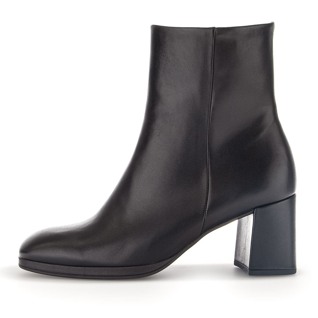GABOR Black leather boot with zipper,